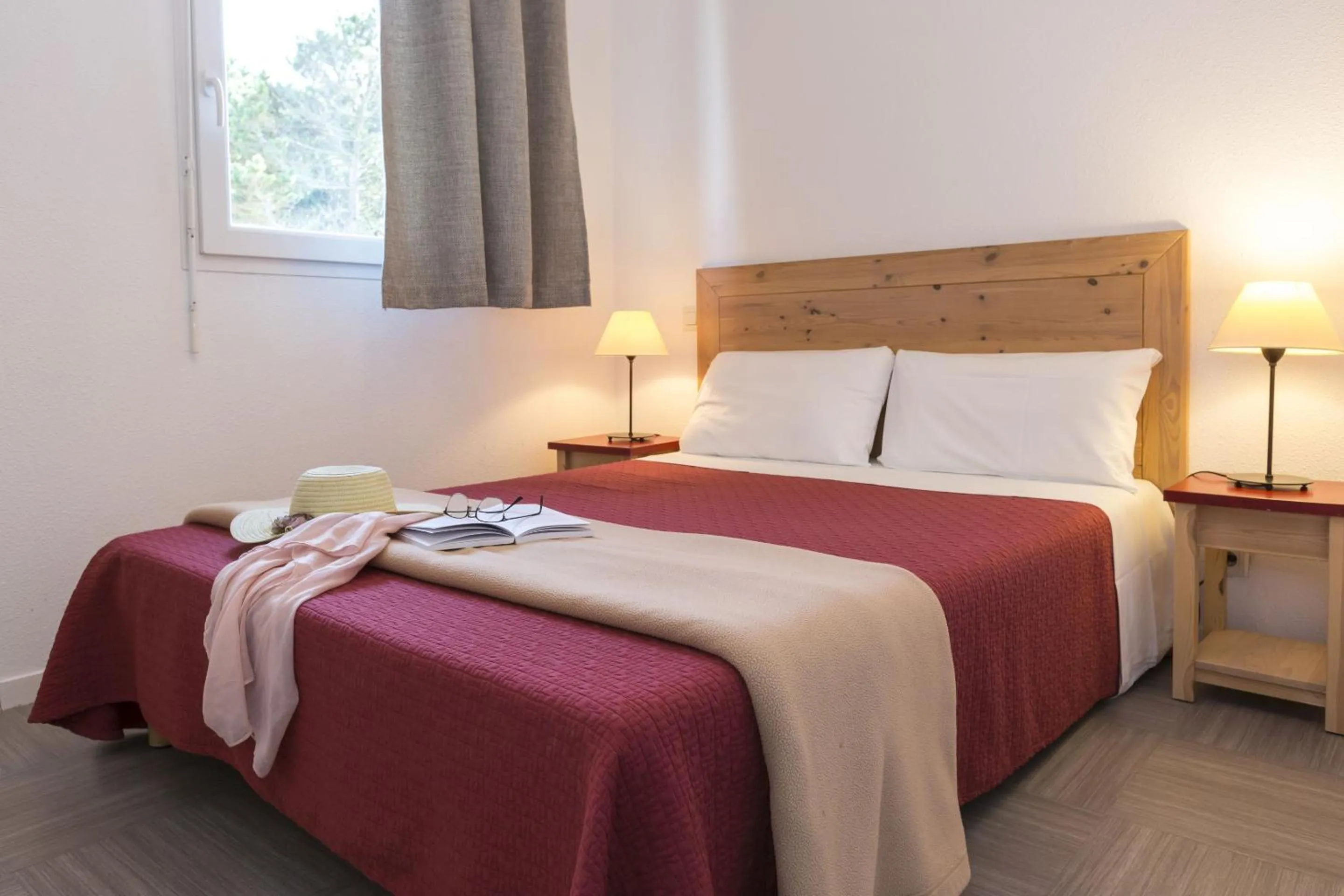 Bedroom, Bed in Résidence Odalys Domaine des Roches Jaunes