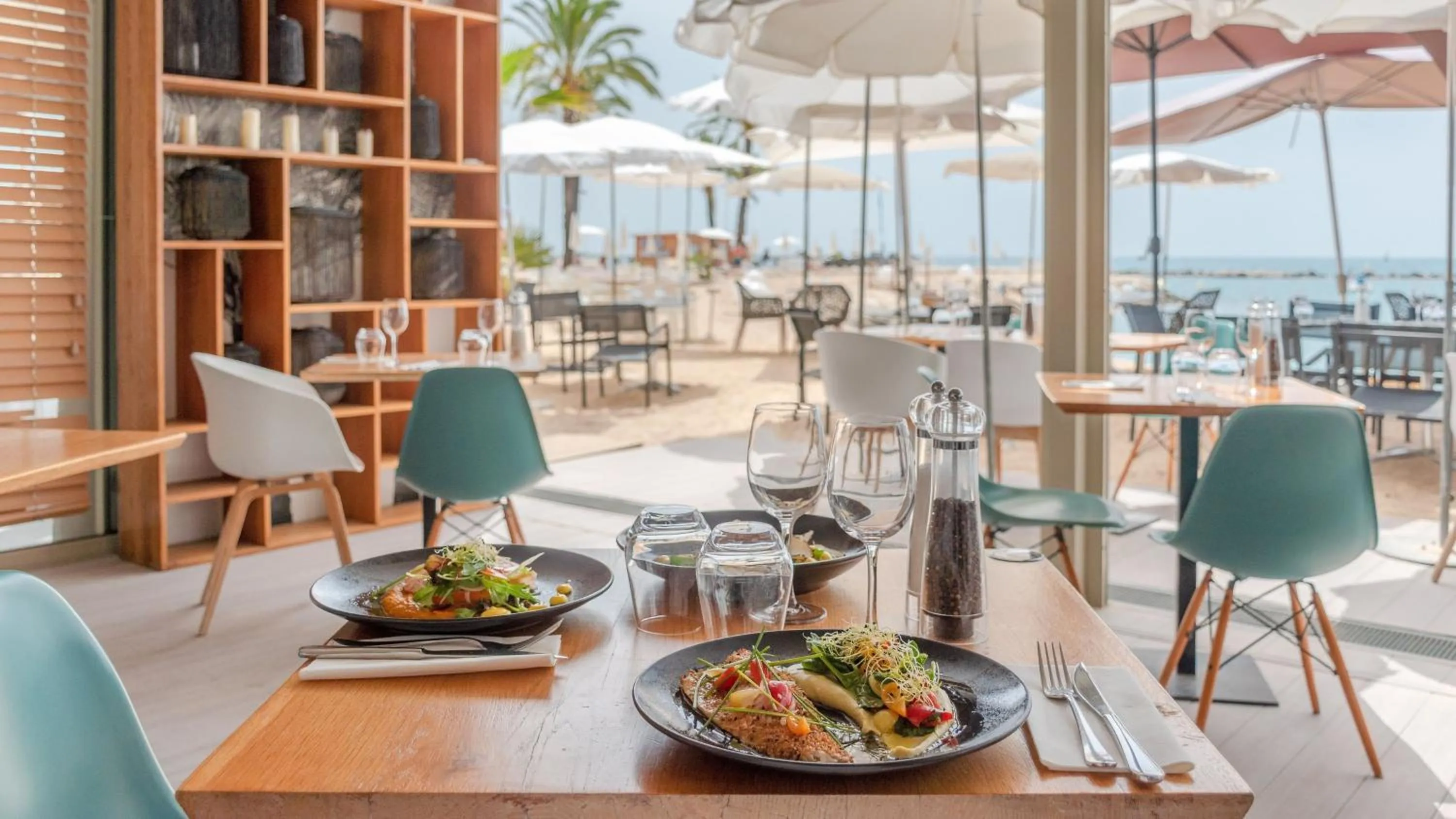 Restaurant/places to eat in Holiday Inn Nice - Port St Laurent by IHG