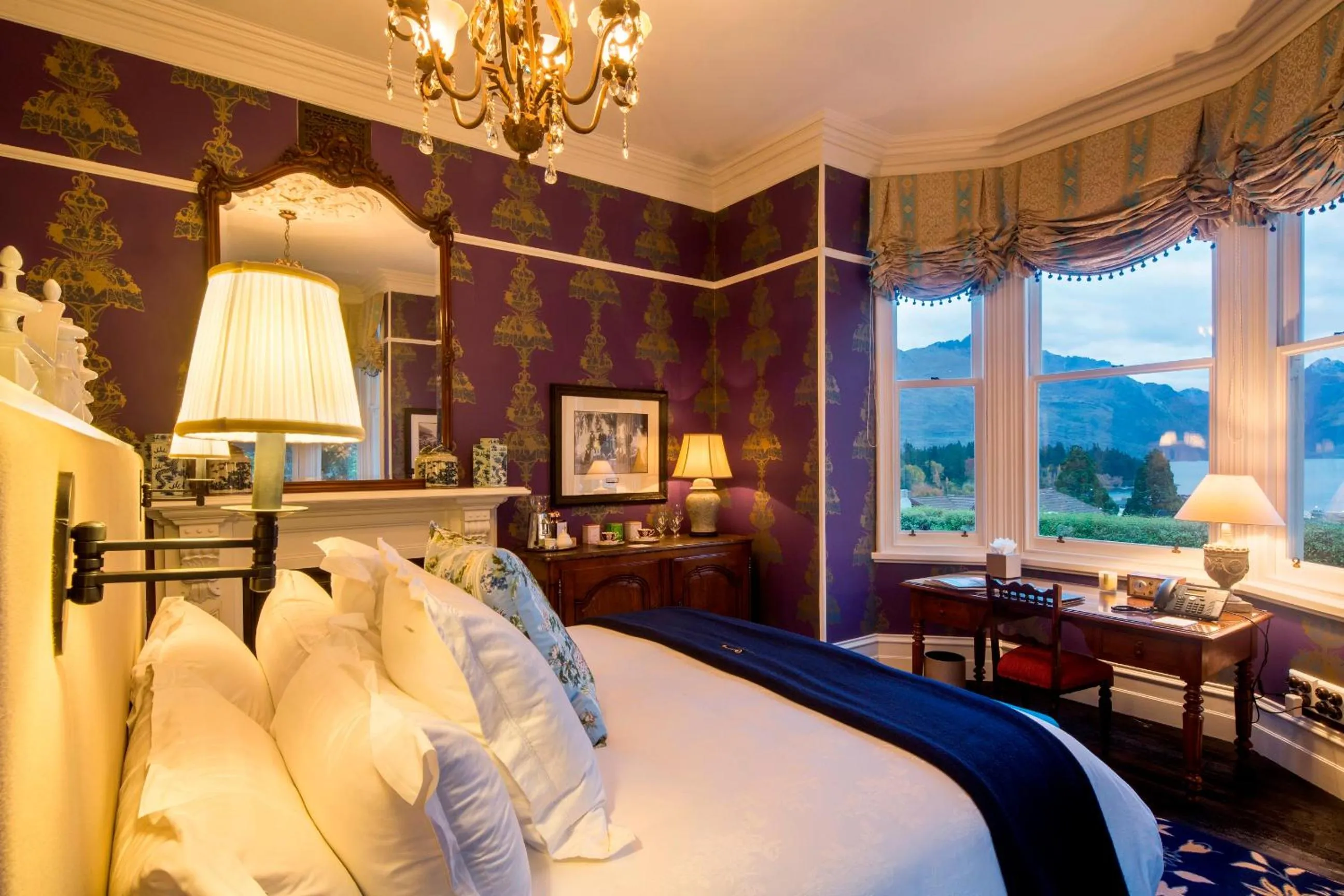 Photo of the whole room, Bed in Hulbert House Luxury Boutique Lodge Queenstown