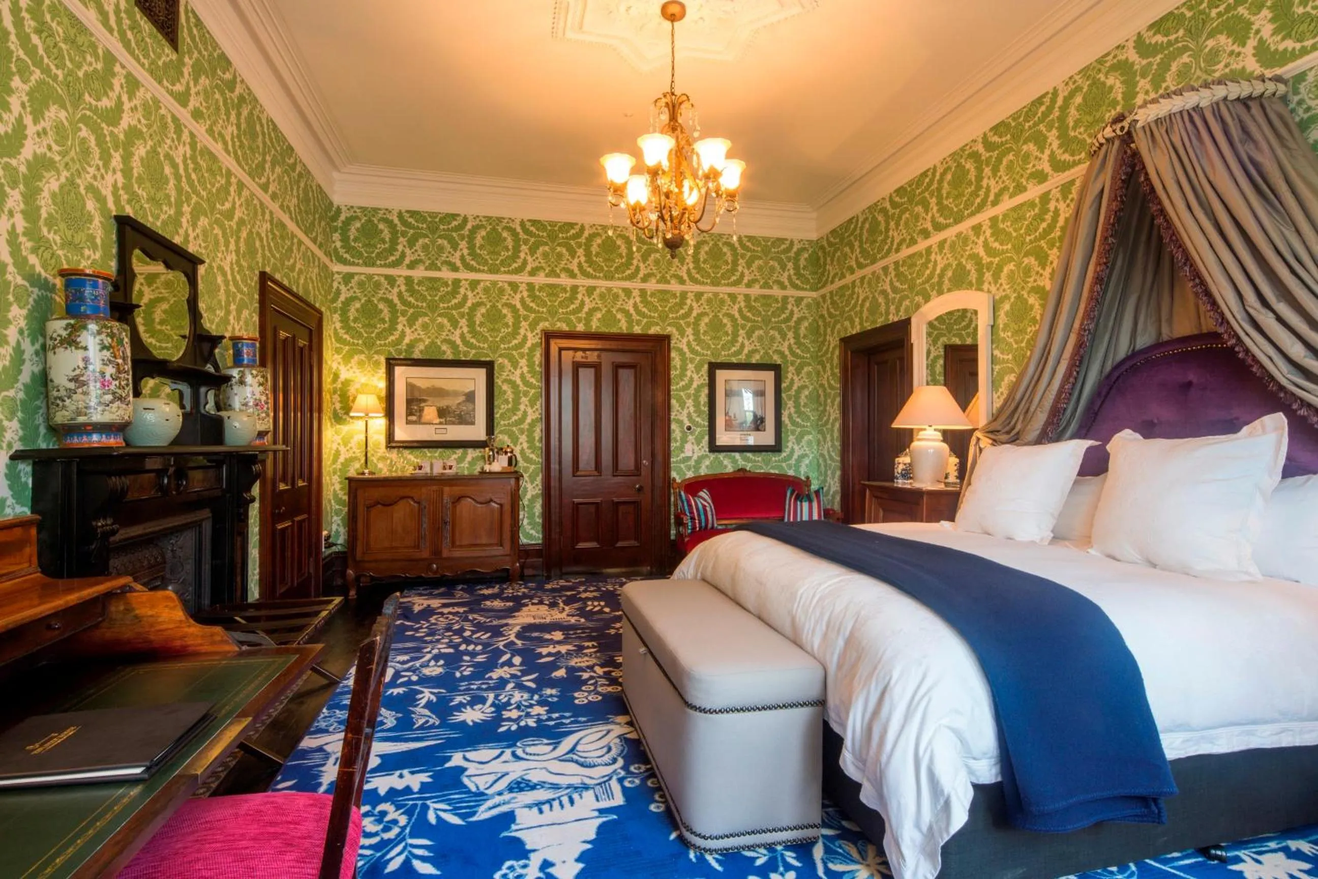 Photo of the whole room, Bed in Hulbert House Luxury Boutique Lodge Queenstown