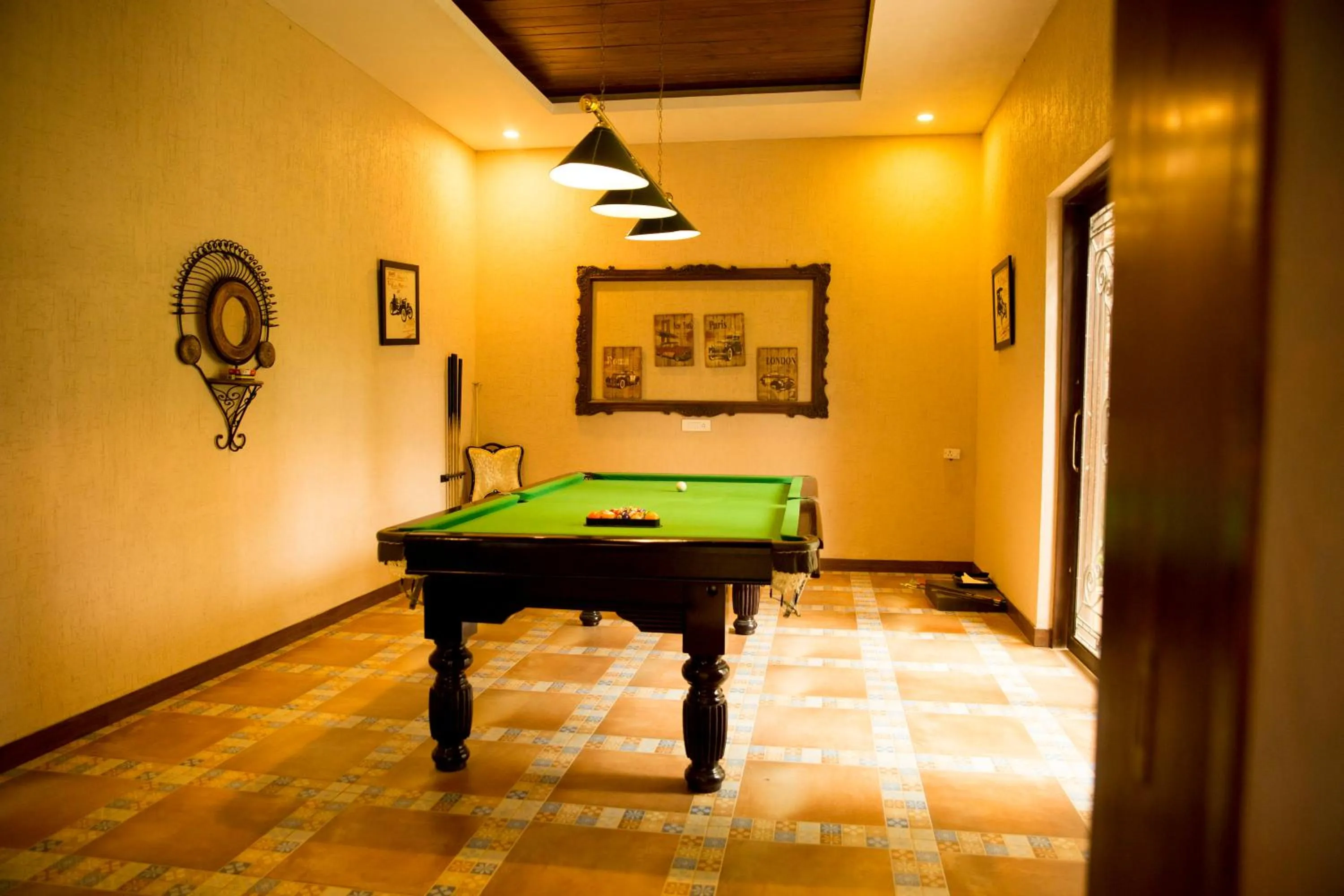 Squash in The Fern Hillside Resort Bhimtal