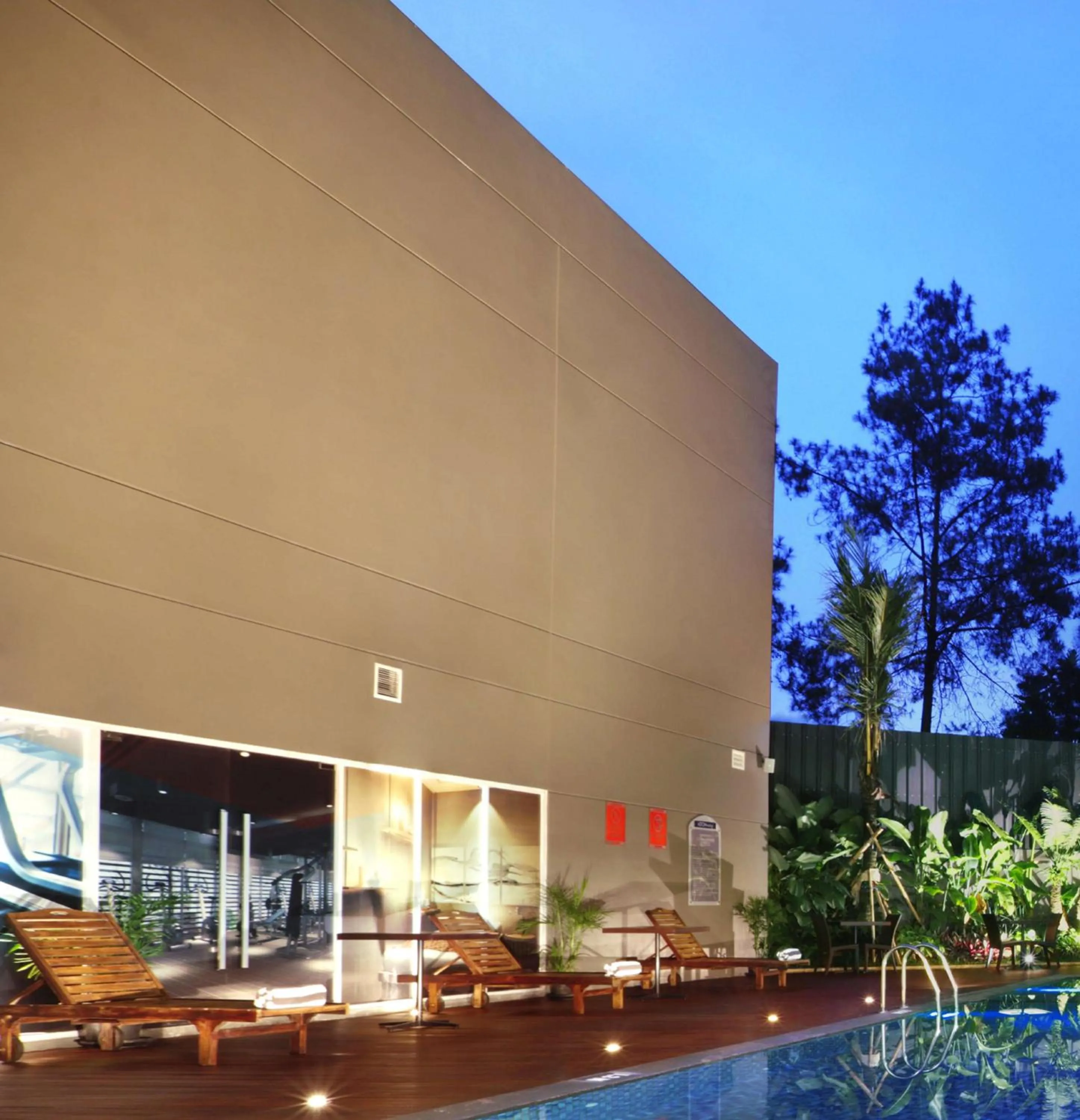 Swimming pool in Aston Pasteur