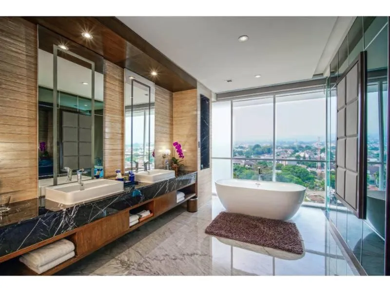 Bathroom in Aston Pasteur