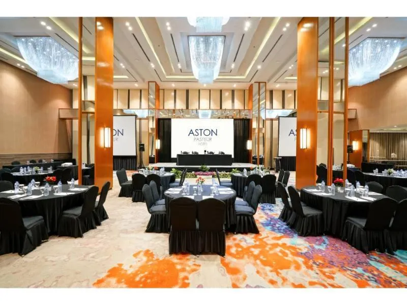 Banquet/Function facilities in Aston Pasteur