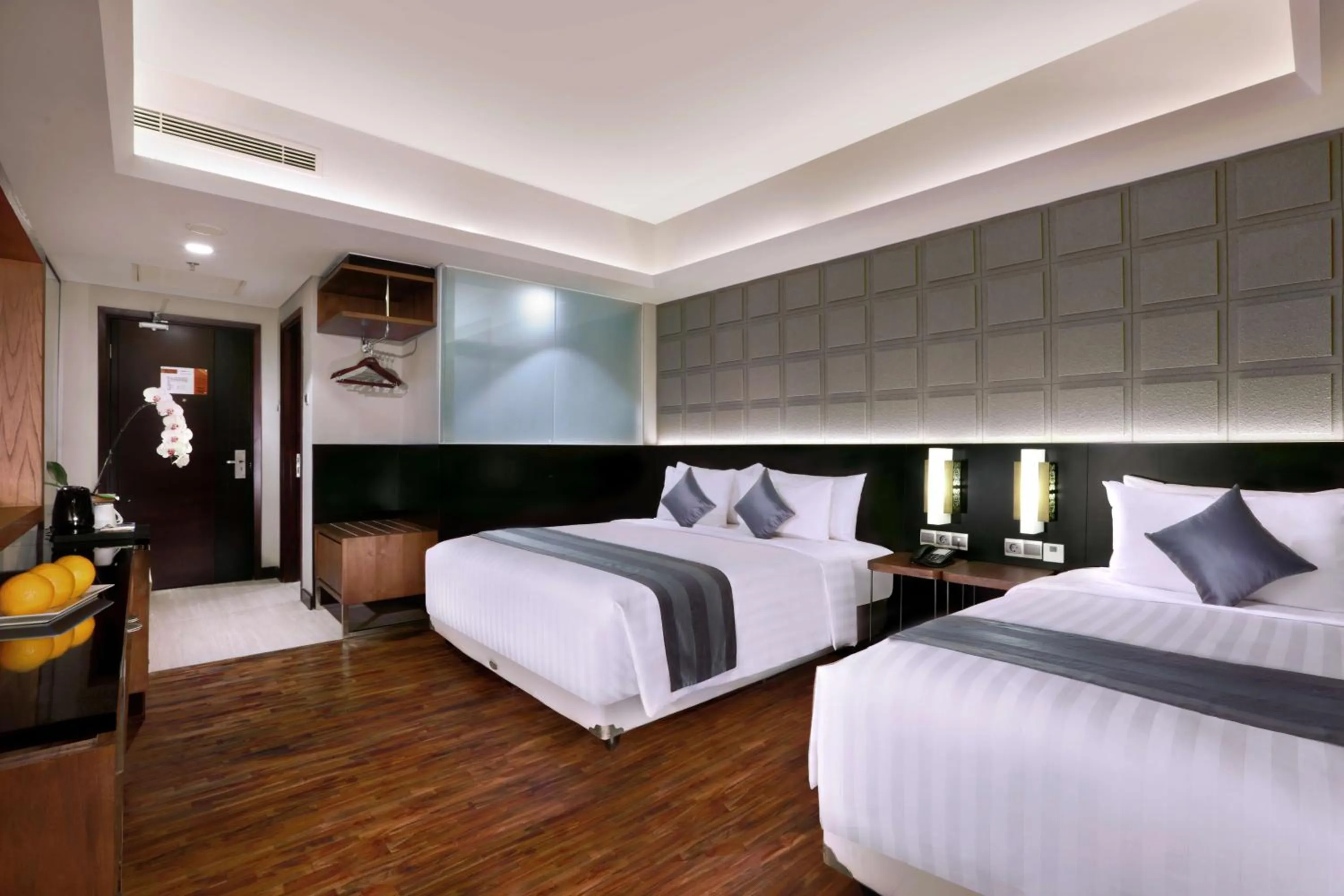 Bedroom, Bed in Aston Pasteur