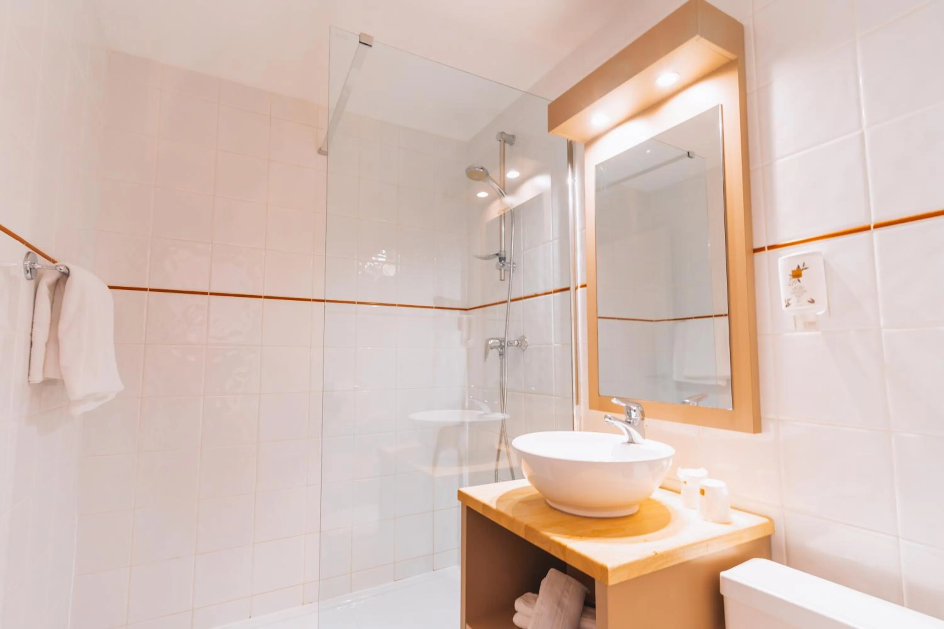 Double Room in Garden & City Cauterets Balneo
