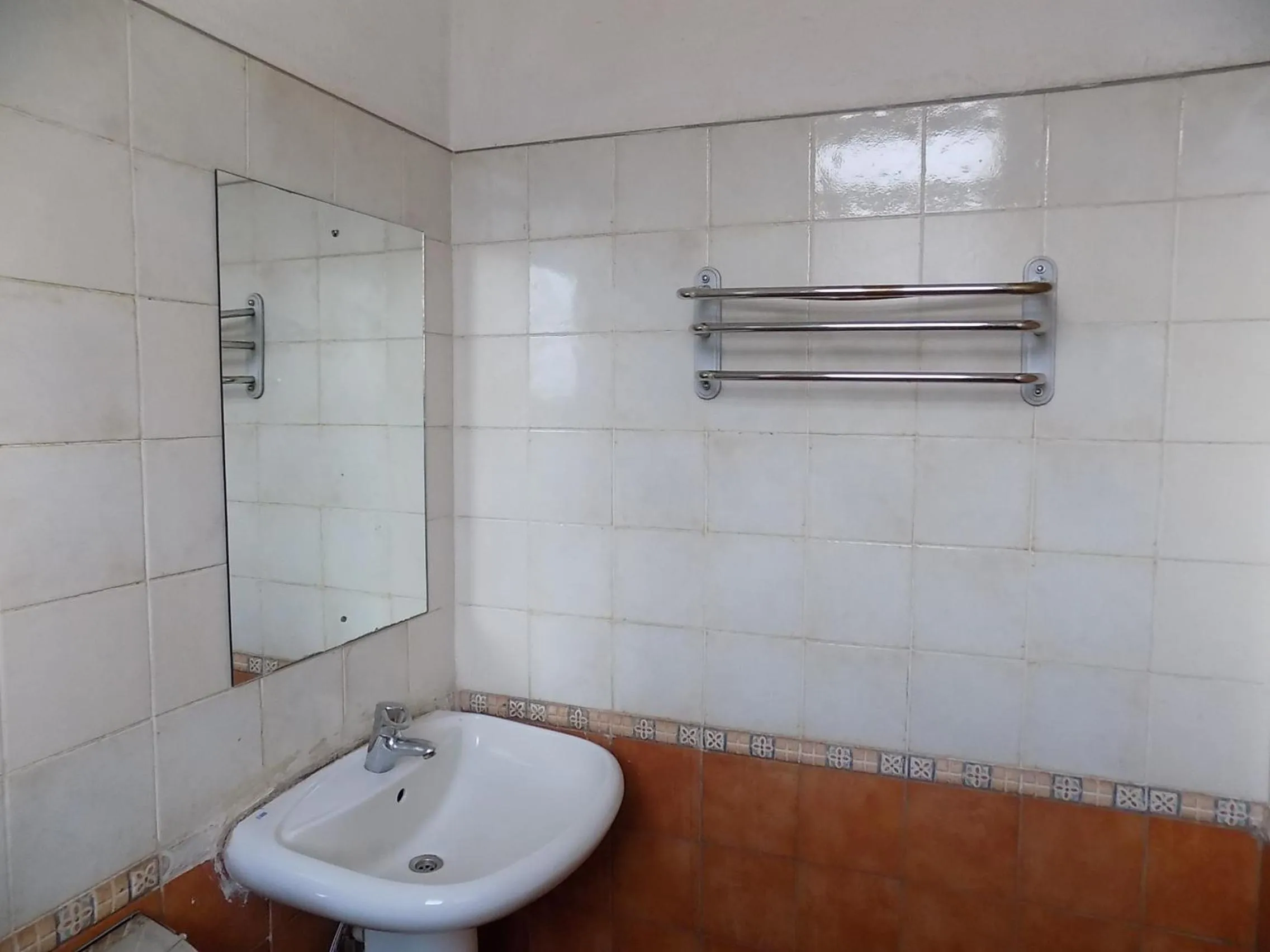 Bathroom in Aponye Hotel Kampala