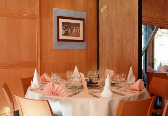 Restaurant/places to eat in La Fischhutte, The Originals Relais