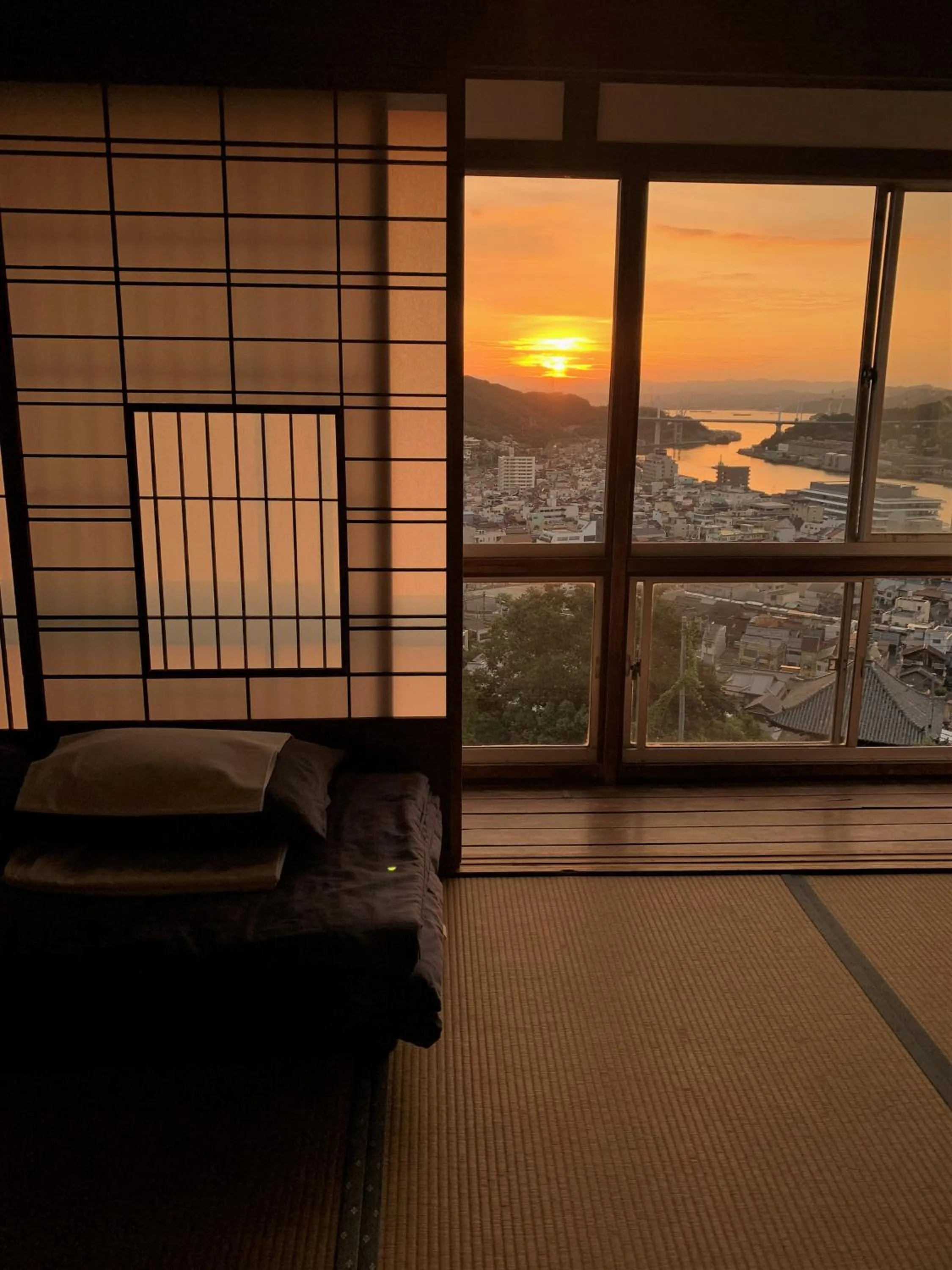 View (from property/room), Bed in Onomichi Guest House Miharashi-tei