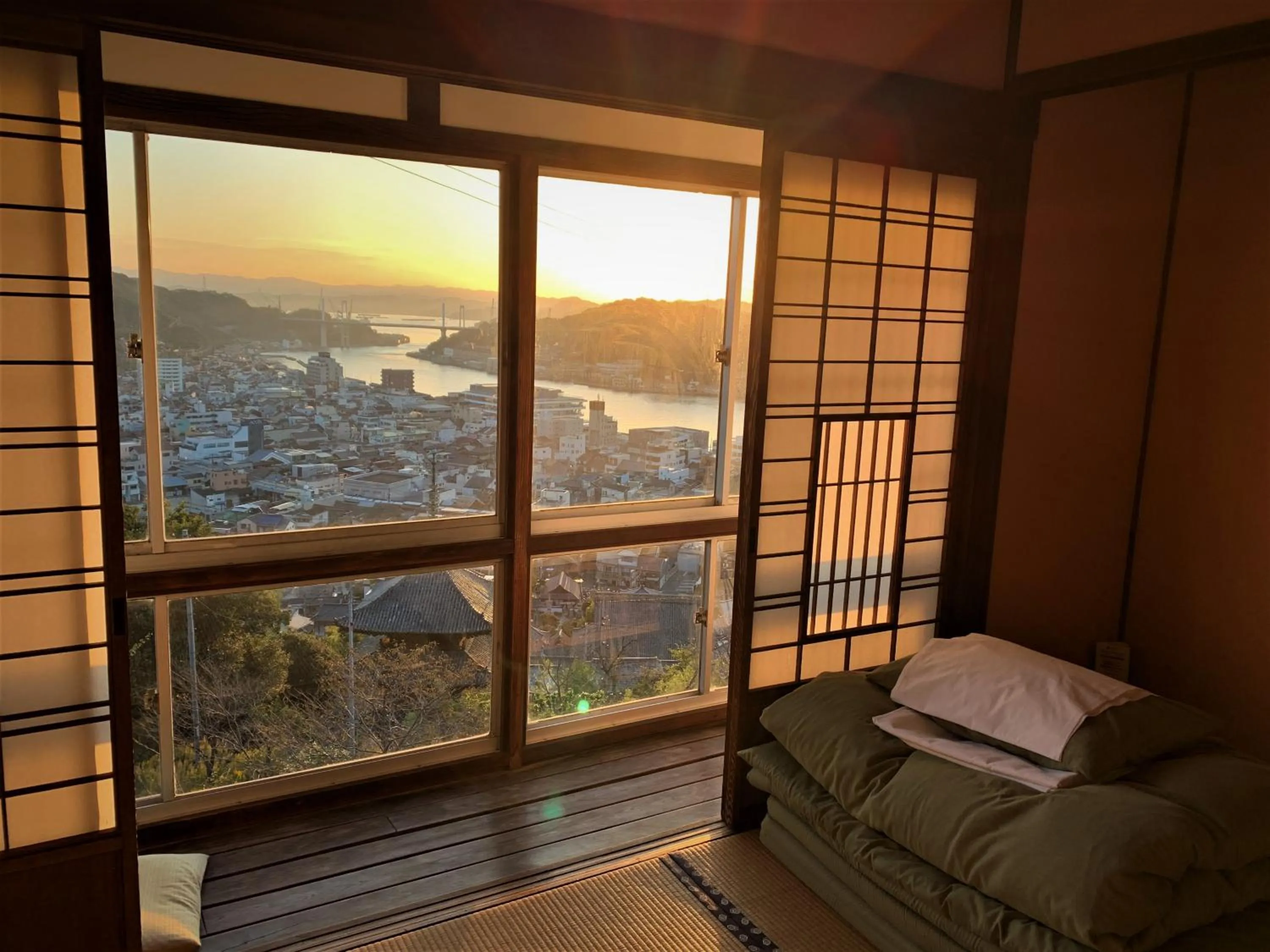 Property building, Bed in Onomichi Guest House Miharashi-tei
