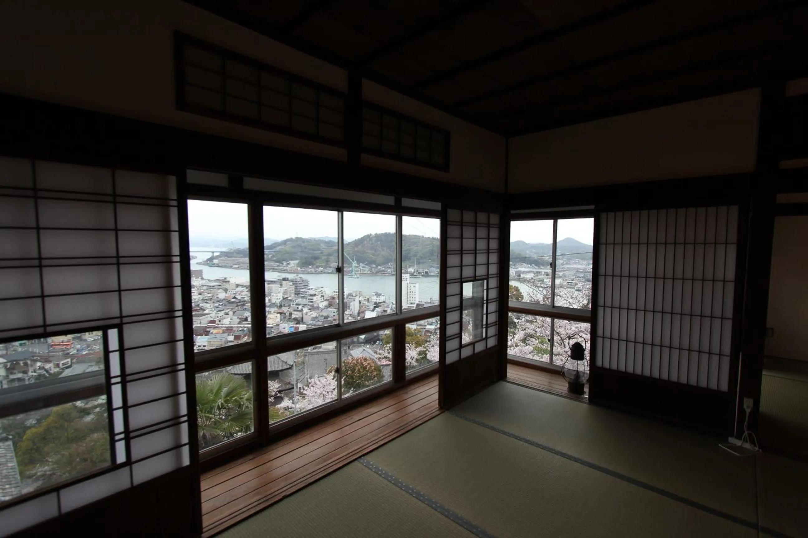 Photo of the whole room in Onomichi Guest House Miharashi-tei