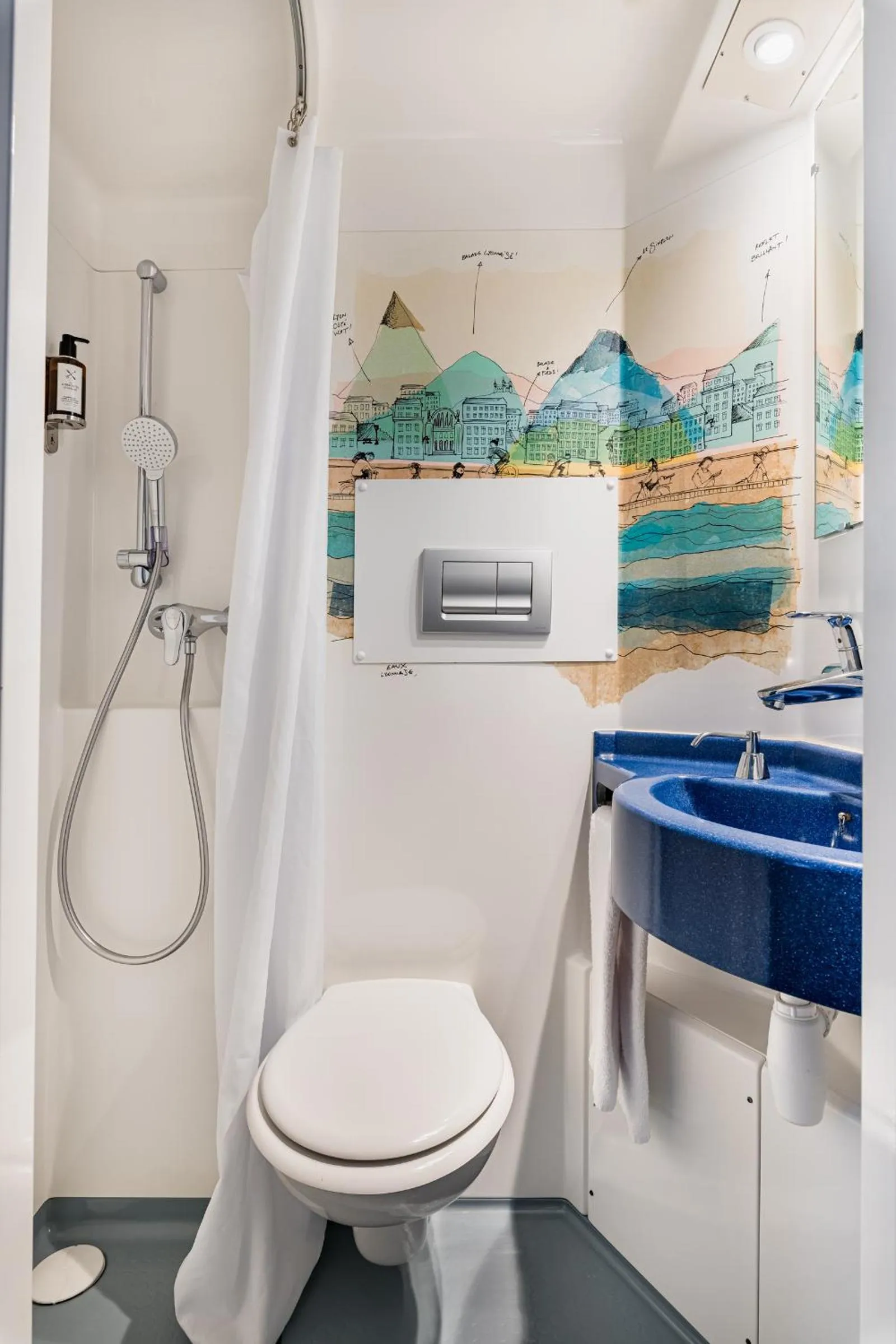 Shower in Hôtel du Simplon