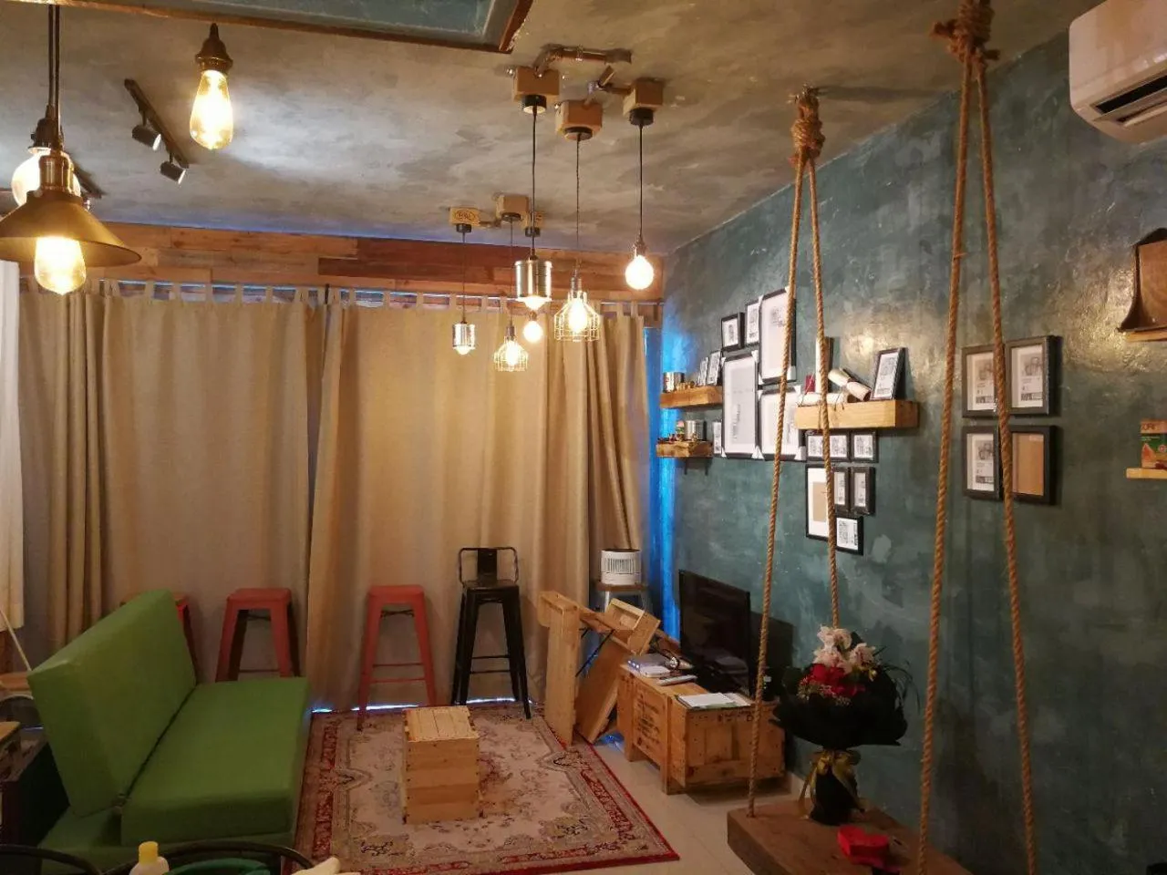 TV and multimedia in De Houz @ Setia Alam Trefoil Homestay