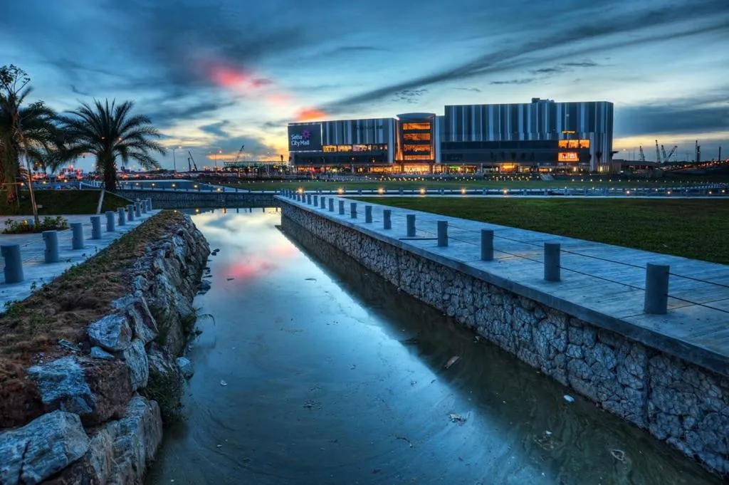 De Houz @ Setia Alam Trefoil Homestay