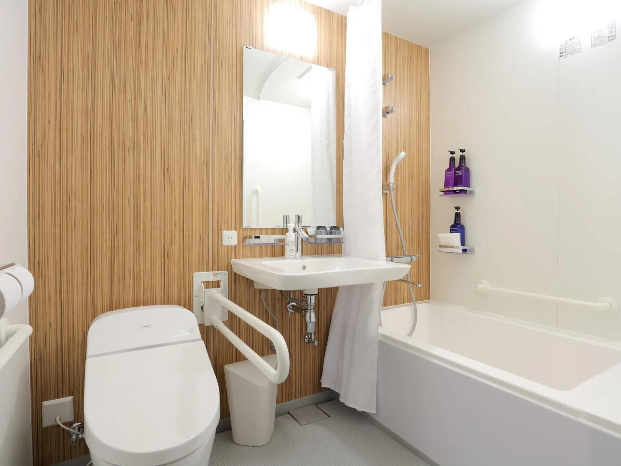 Bathroom in AkishimaStationHotel TOKYO