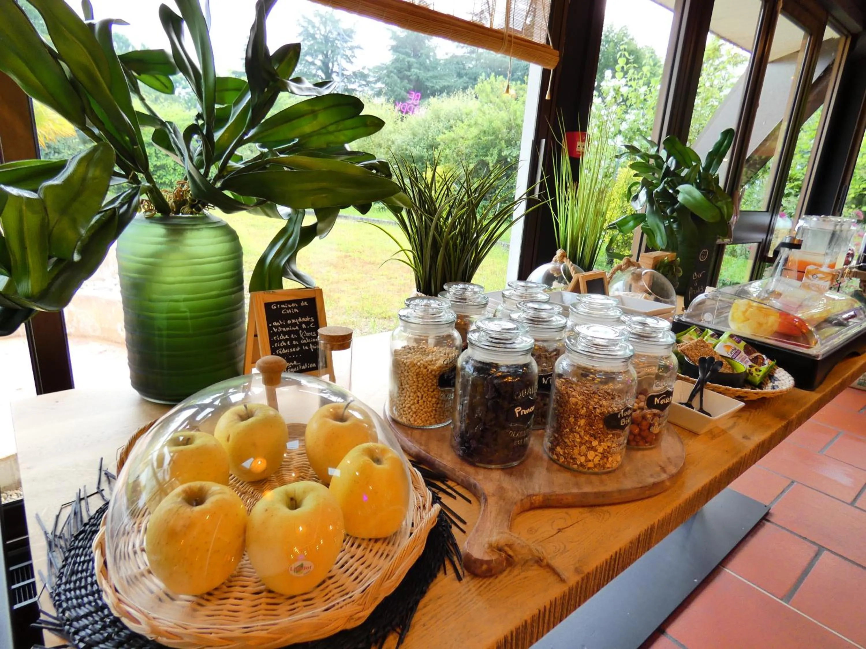 Buffet breakfast in Contact Hotel BG Limoges Sud