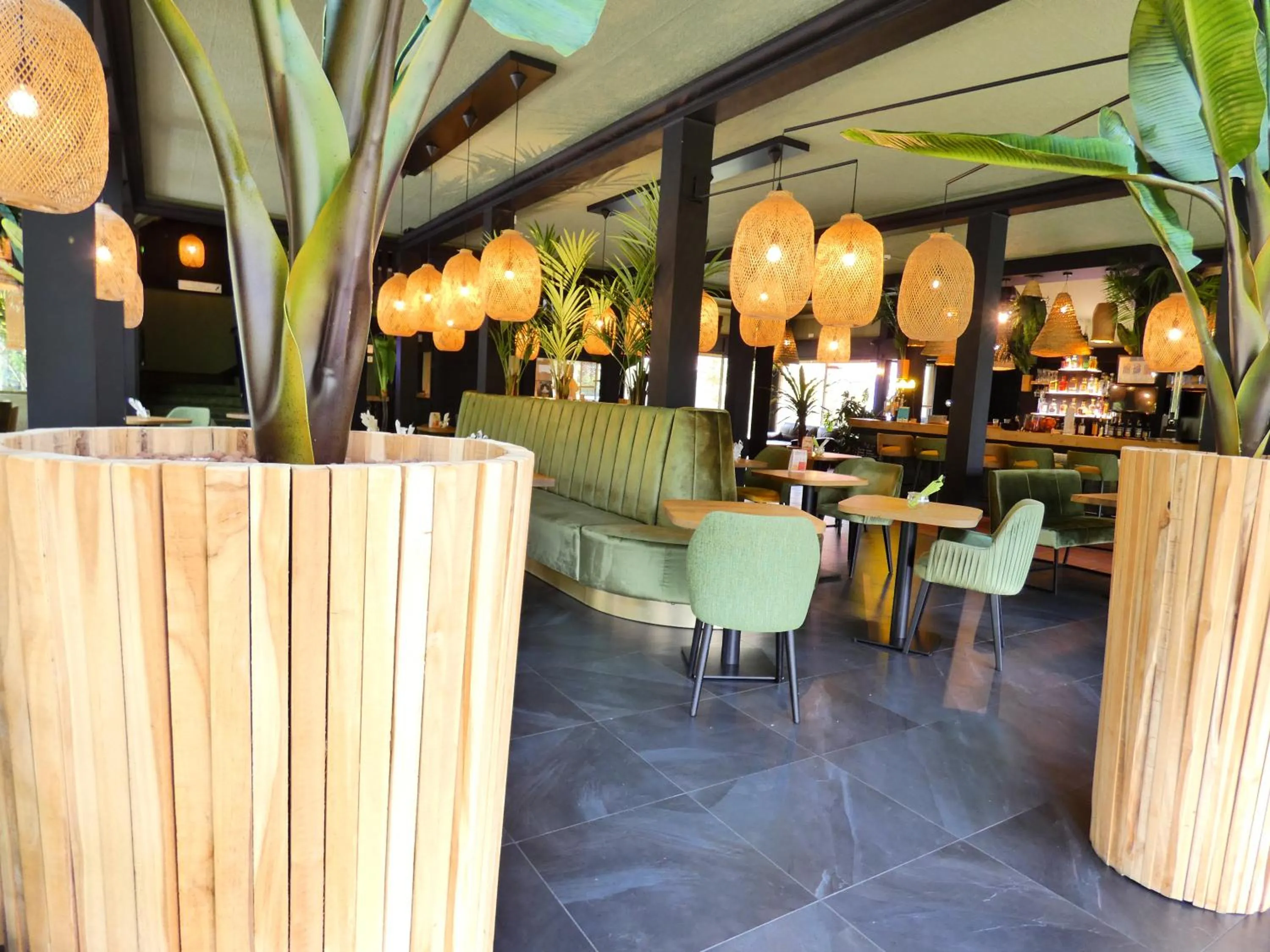 Restaurant/places to eat in Contact Hotel BG Limoges Sud