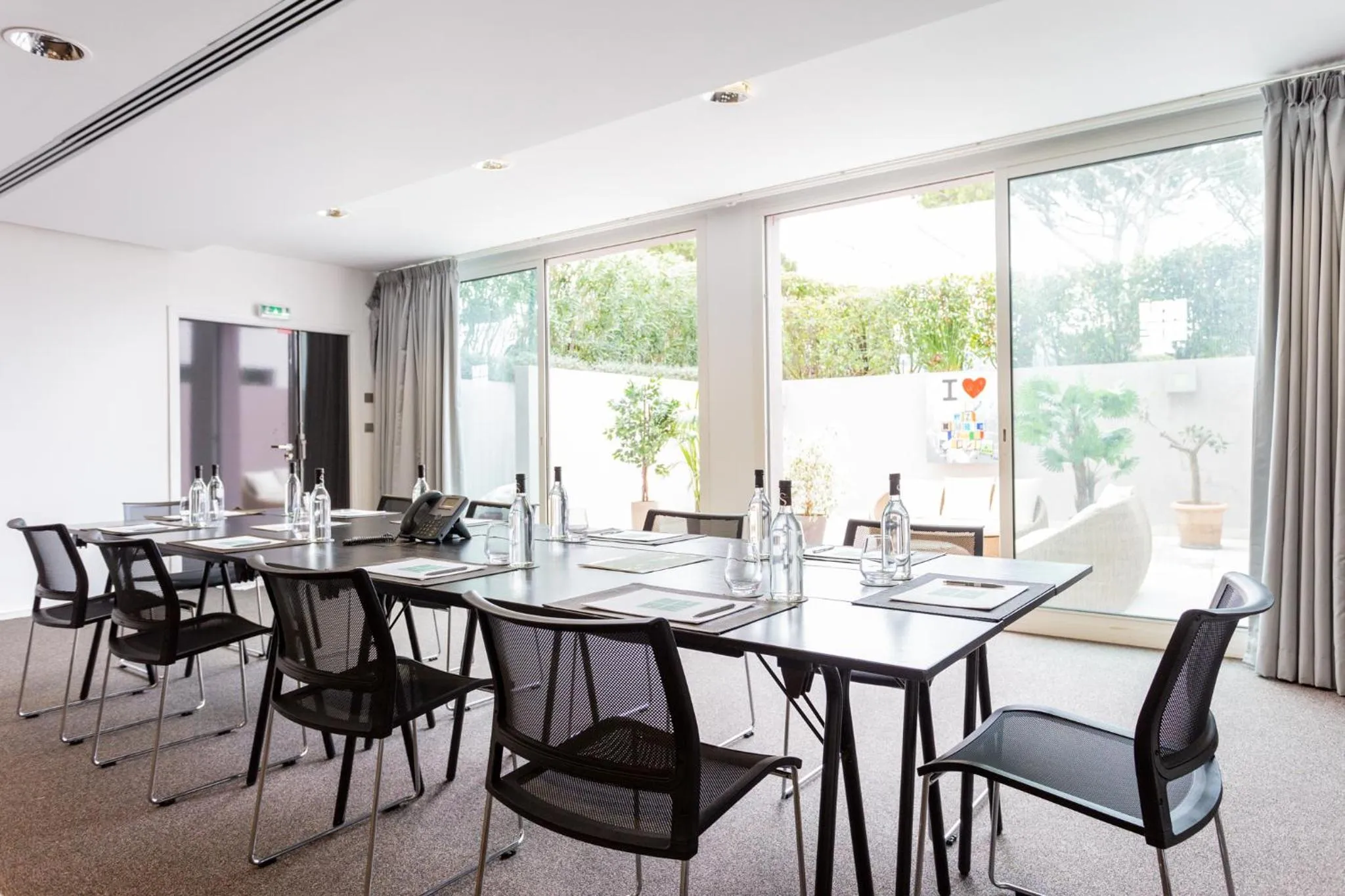 Meeting/conference room in Kube Saint-Tropez