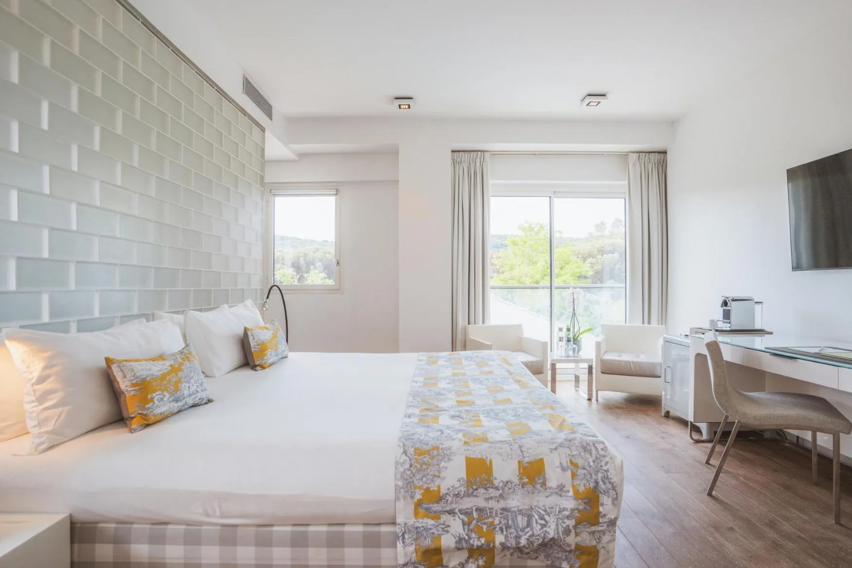 Bed in Kube Saint-Tropez