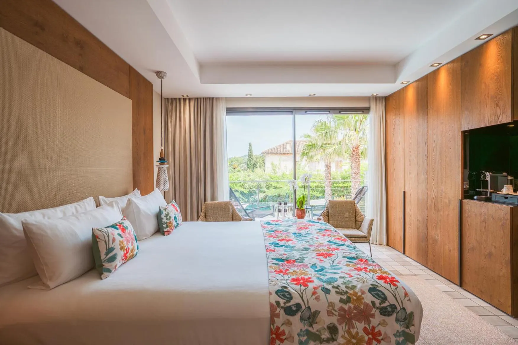 Bed in Kube Saint-Tropez