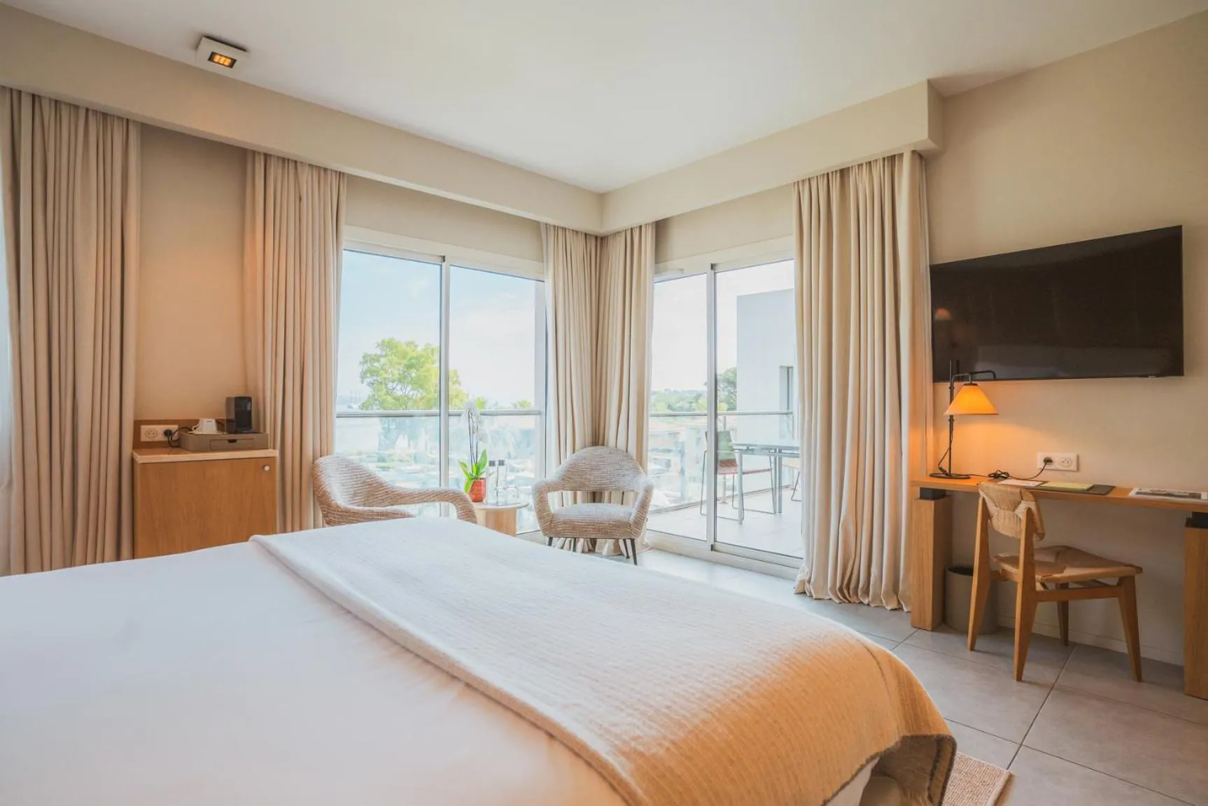 Bed in Kube Saint-Tropez