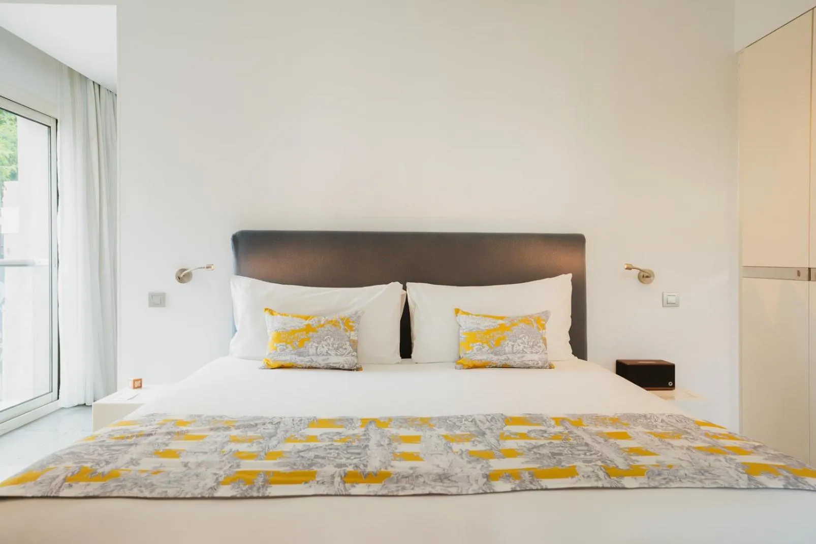 Bedroom, Bed in Kube Saint-Tropez