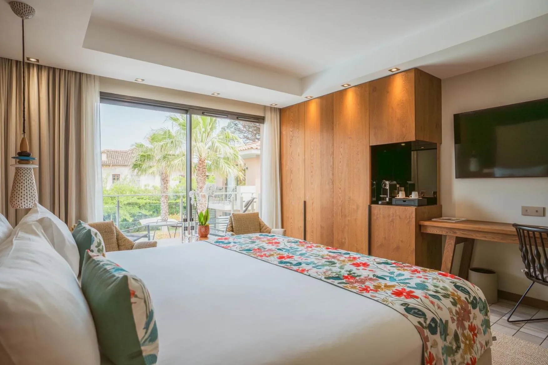 Bed in Kube Saint-Tropez