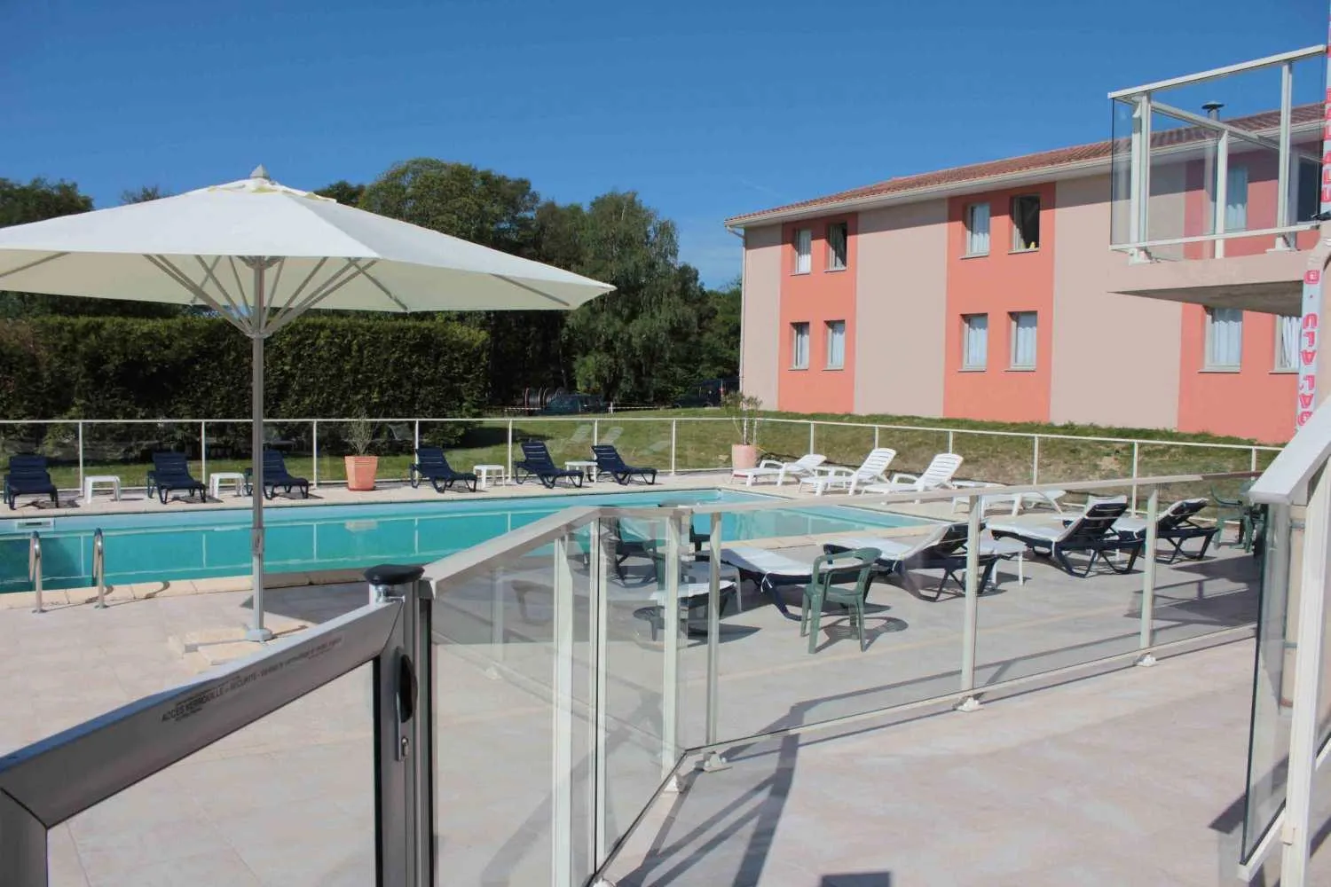 Swimming pool in Cit'Hotel Les Alizés
