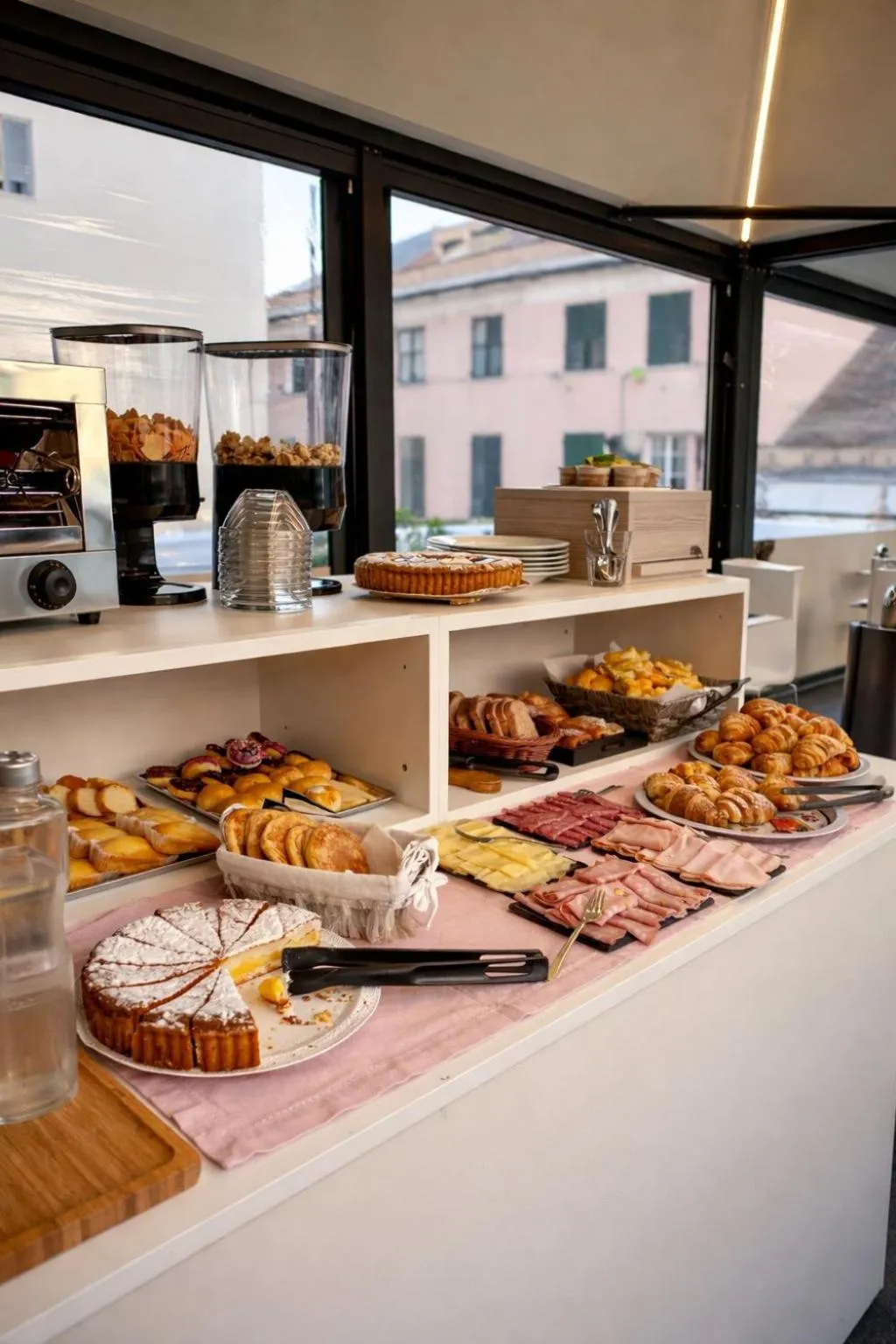 Breakfast in Hotel Cantore