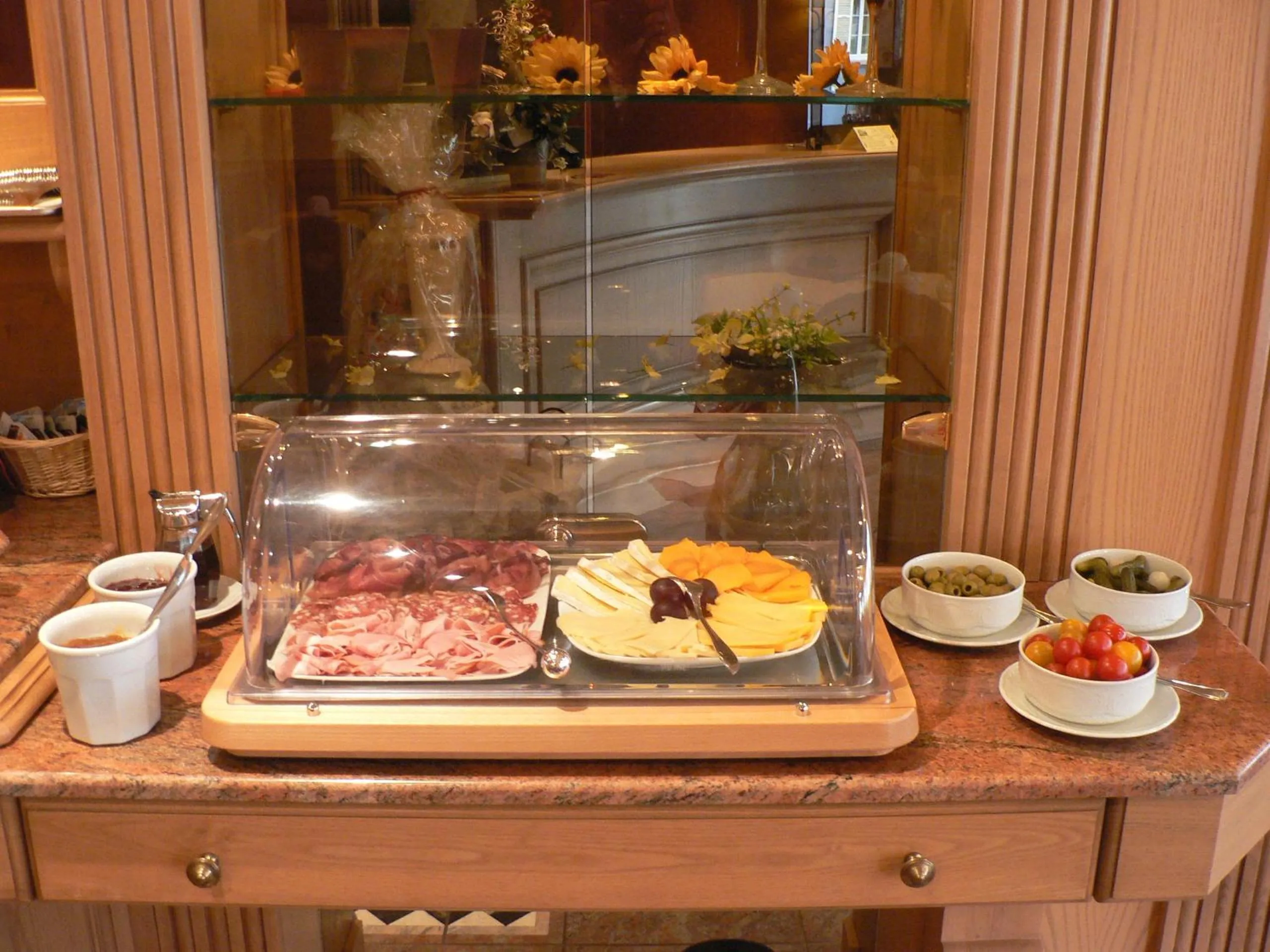 Buffet breakfast in Hôtel Le Mittelwihr