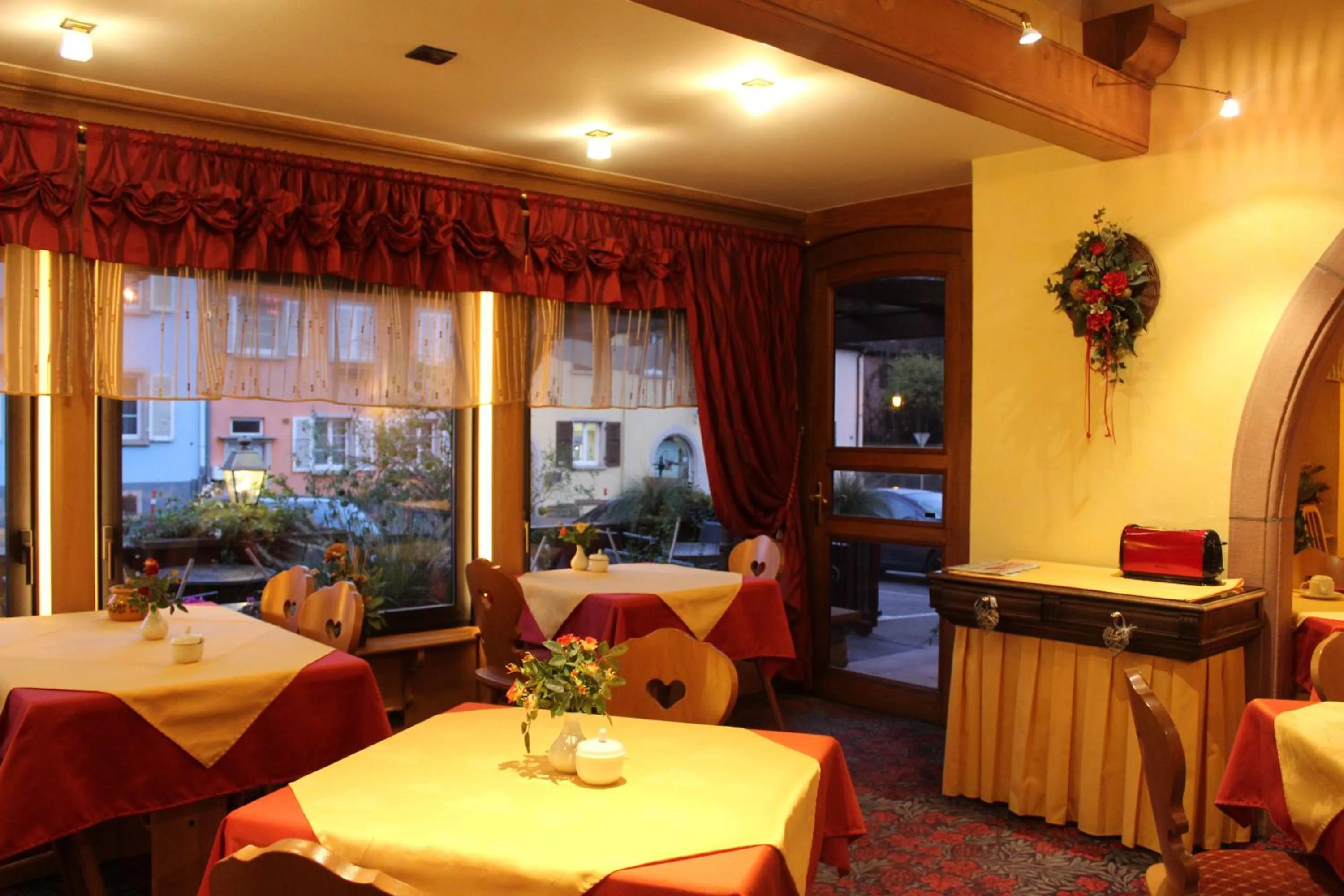 Lounge or bar in Hôtel Le Mittelwihr