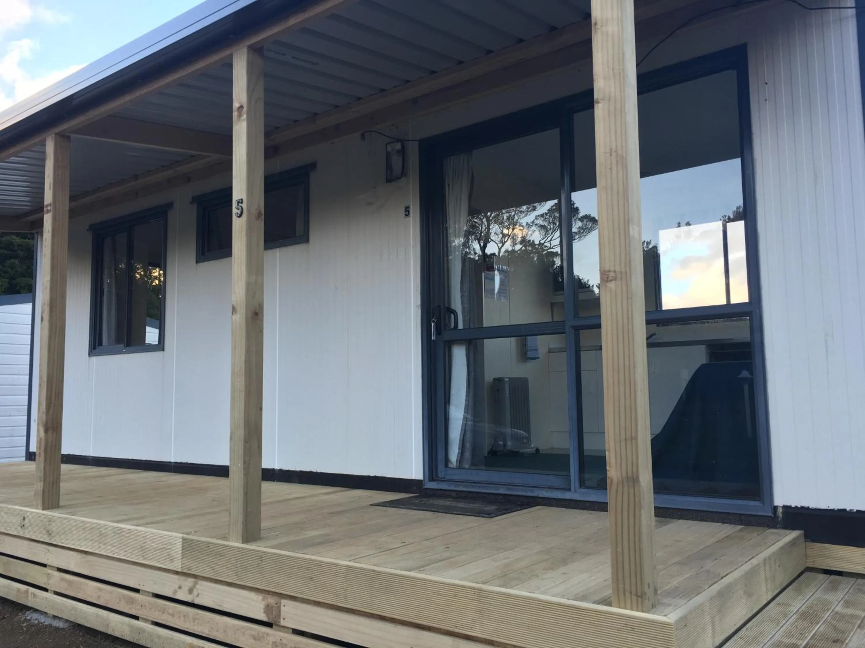 Balcony/Terrace in Stratford Motel & Holiday Park