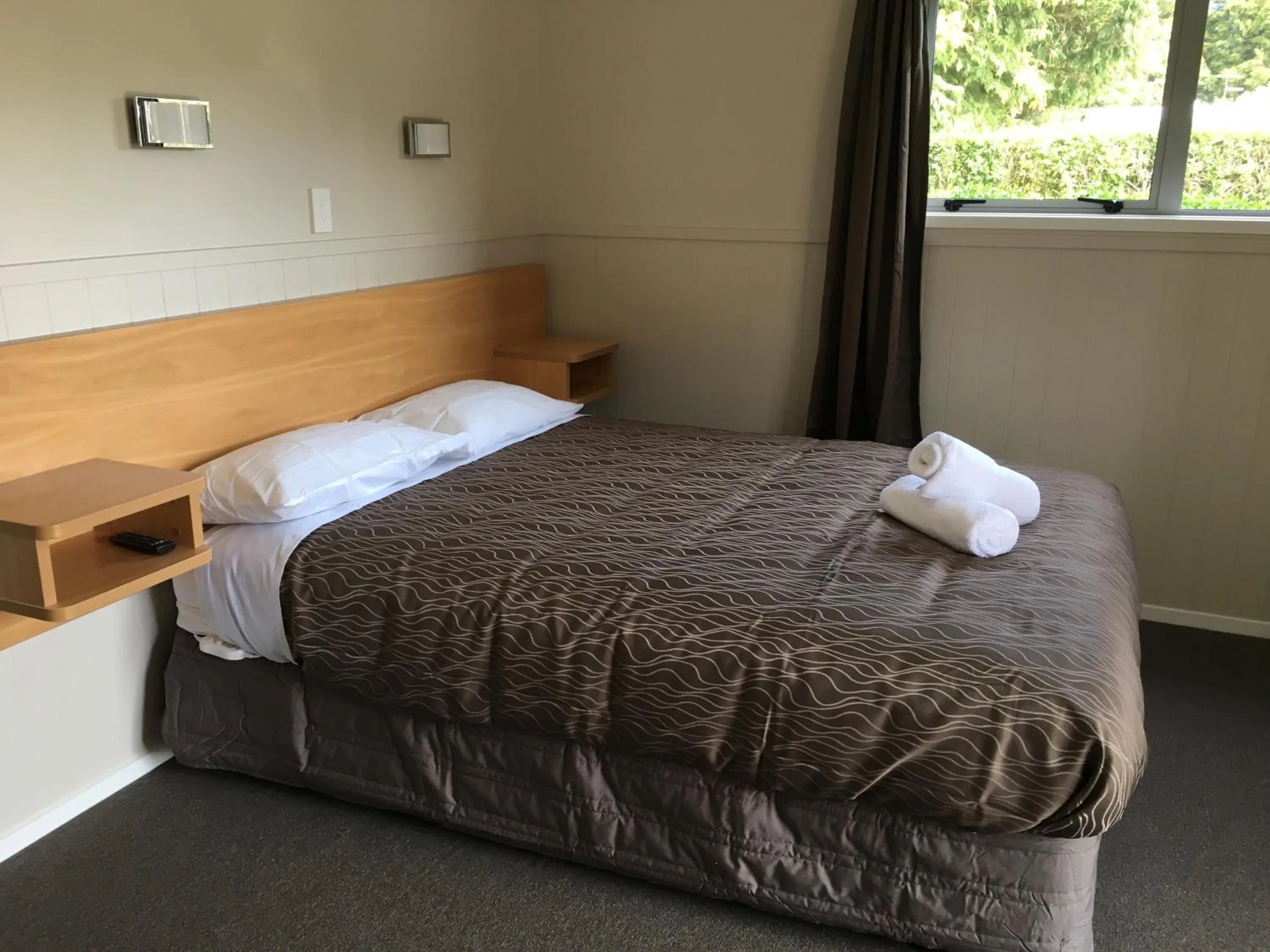 Bed in Stratford Motel & Holiday Park