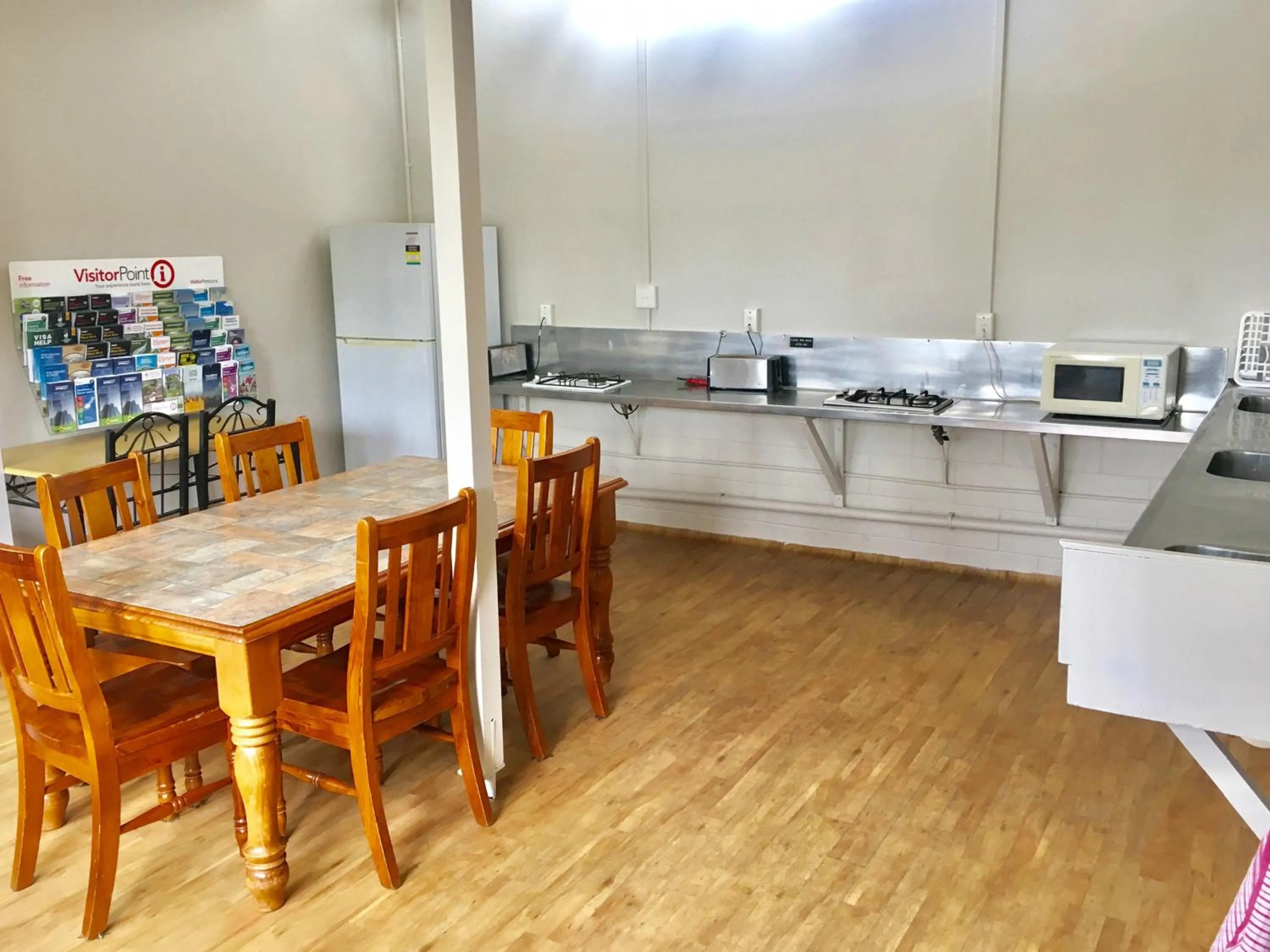 Communal kitchen in Stratford Motel & Holiday Park