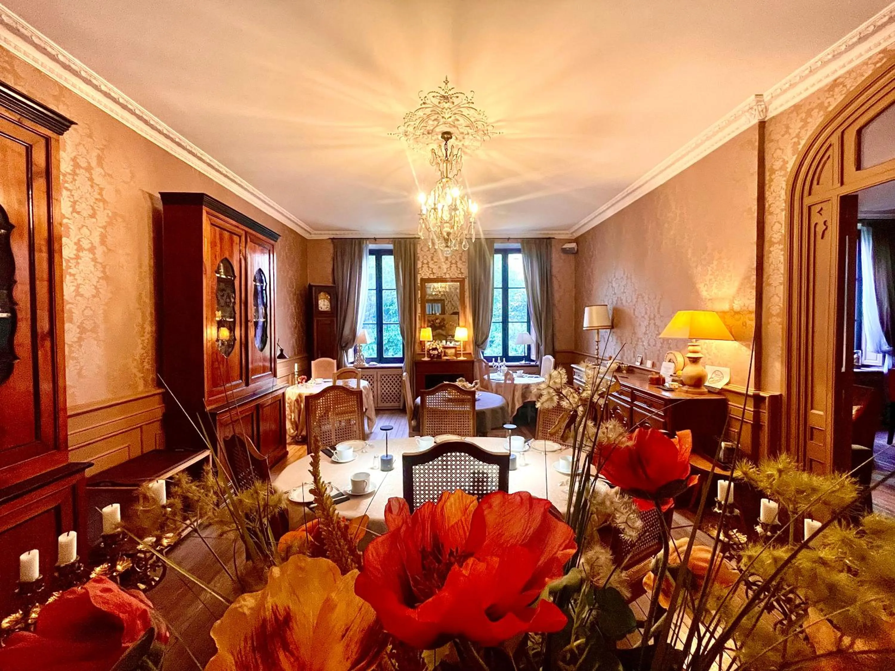 Restaurant/places to eat in Demeure Saint Louis Historic manor, City 700m, free parking,A C,Clim,WIFI, city view, Garden