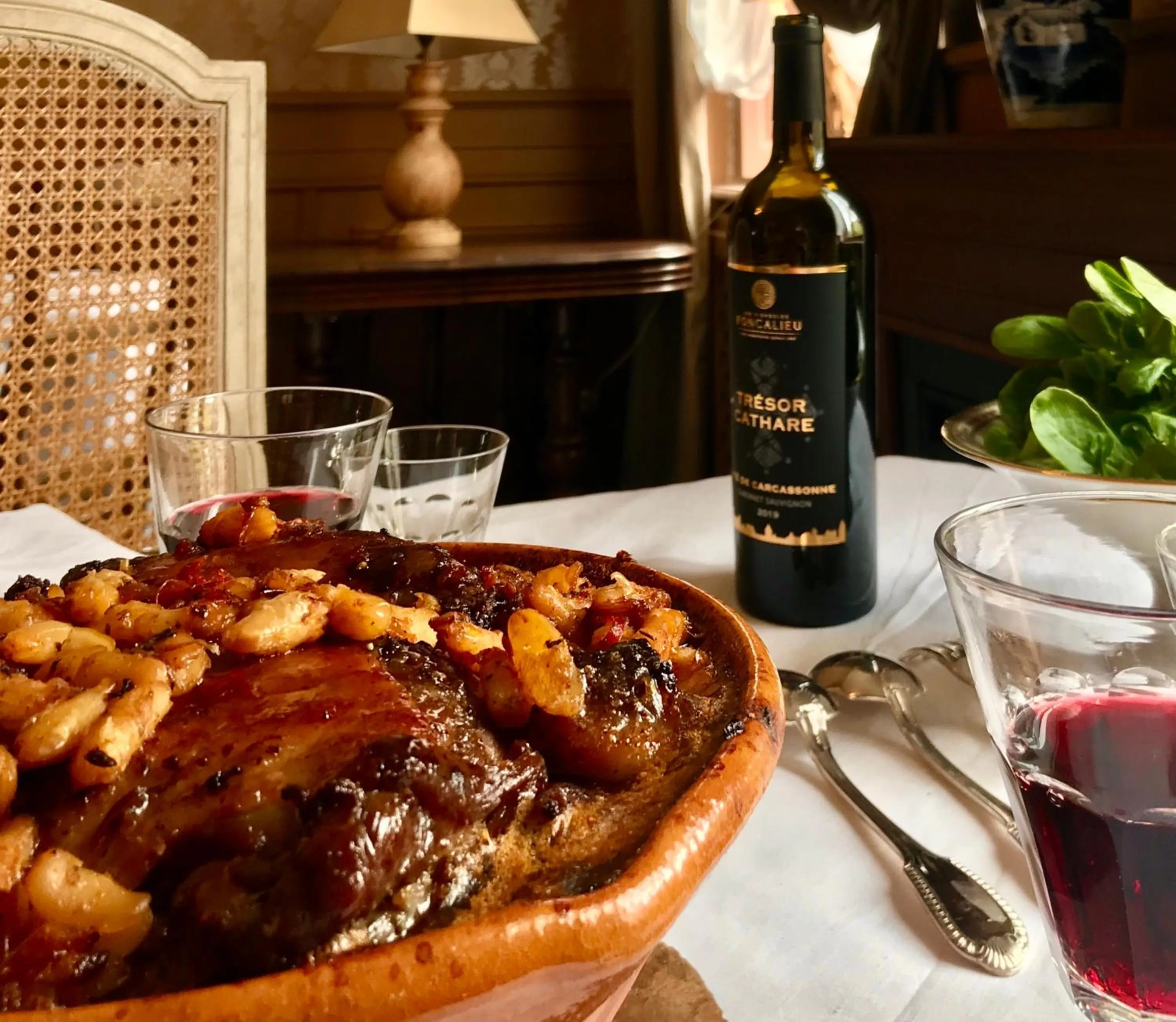 Food and drinks in Demeure Saint Louis Historic manor, City 700m, free parking,A C,Clim,WIFI, city view, Garden