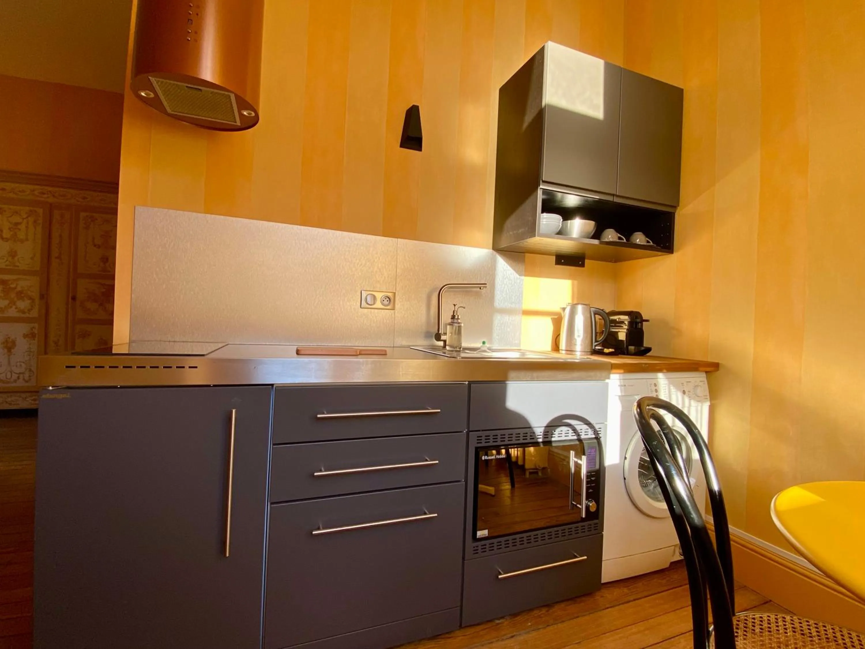 Coffee/tea facilities in Demeure Saint Louis Historic manor, City 700m, free parking,A C,Clim,WIFI, city view, Garden