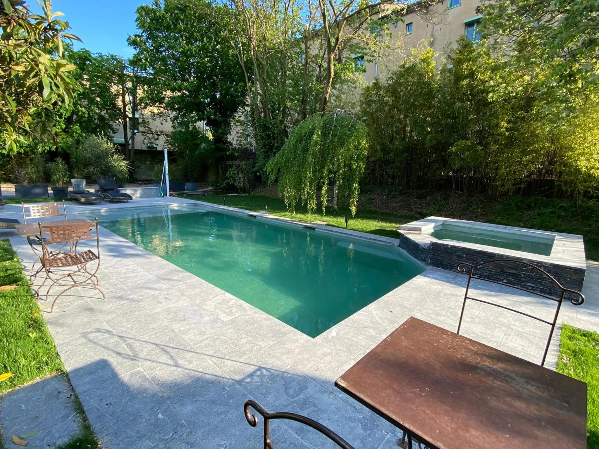 Restaurant/places to eat in Demeure Saint Louis Historic manor, City 700m, free parking,A C,Clim,WIFI, city view, Garden