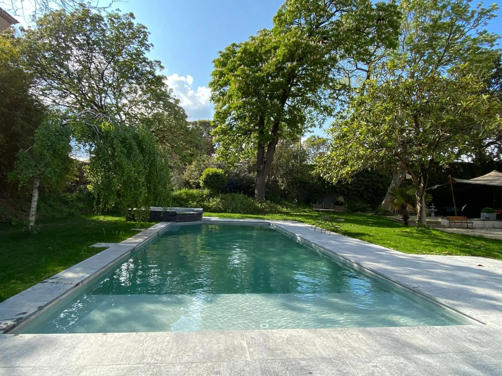 Restaurant/places to eat in Demeure Saint Louis Historic manor, City 700m, free parking,A C,Clim,WIFI, city view, Garden