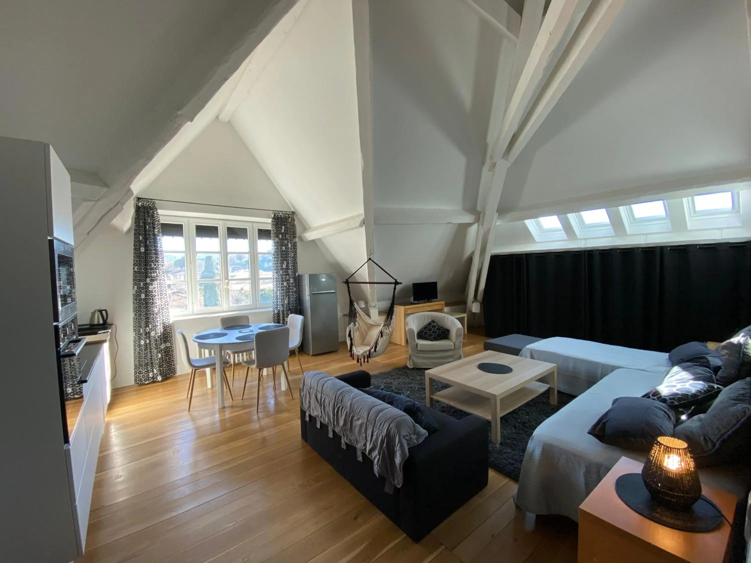 Photo of the whole room, Bed in Demeure Saint Louis Historic manor, City 700m, free parking,A C,Clim,WIFI, city view, Garden