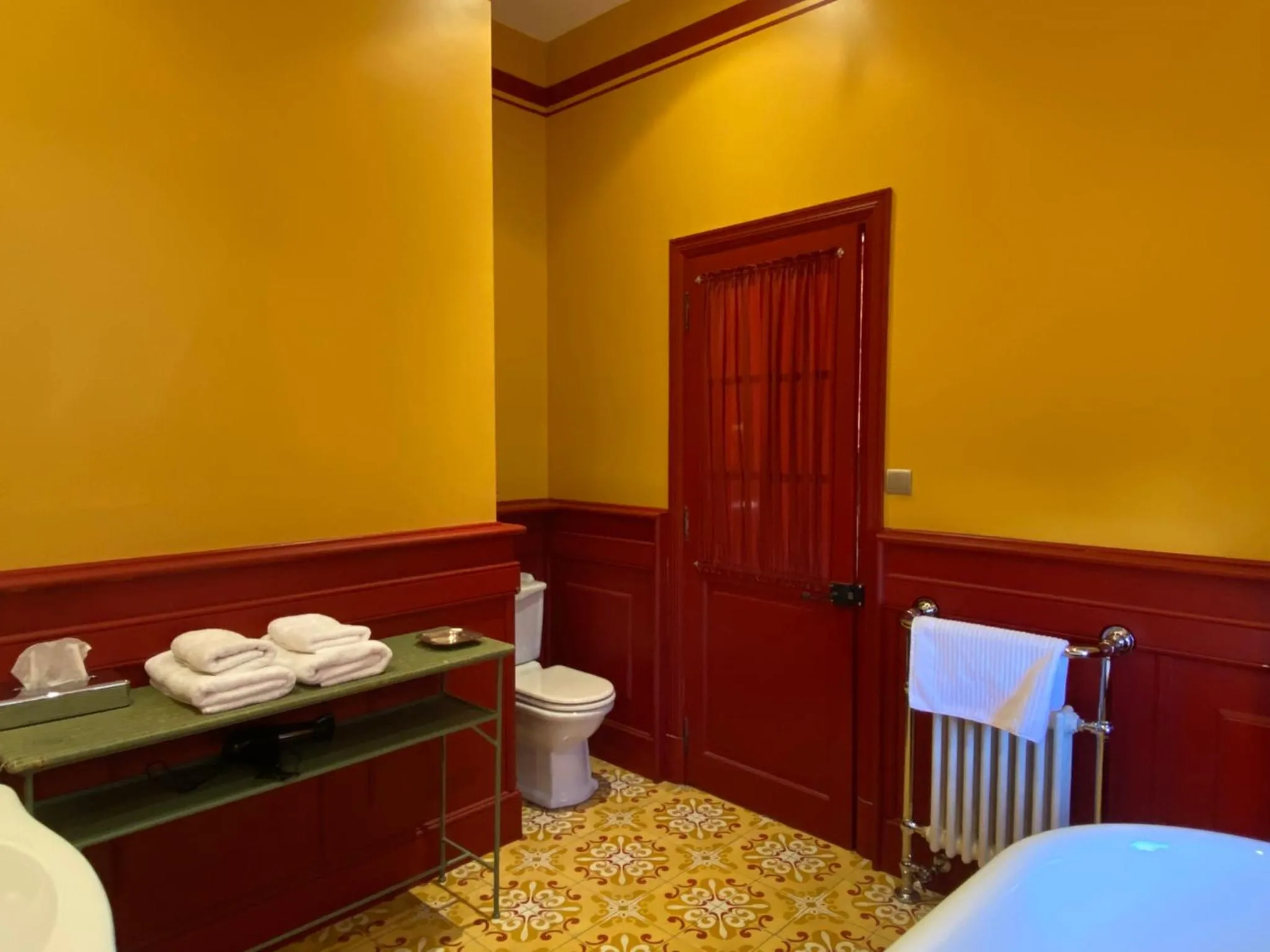 Bathroom in Demeure Saint Louis Historic manor, City 700m, free parking,A C,Clim,WIFI, city view, Garden
