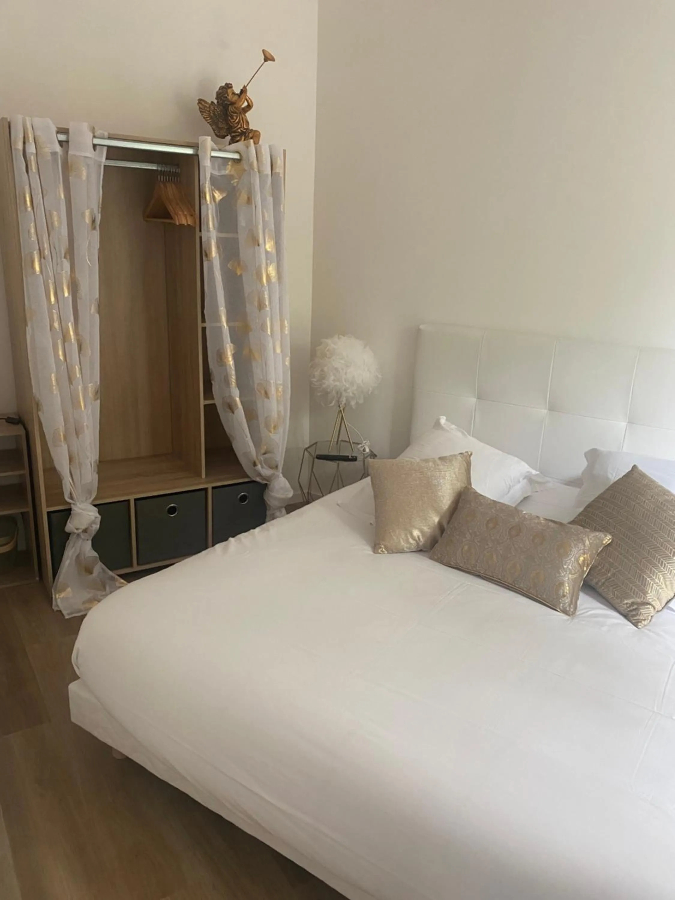 Bed in Hostellerie Normande