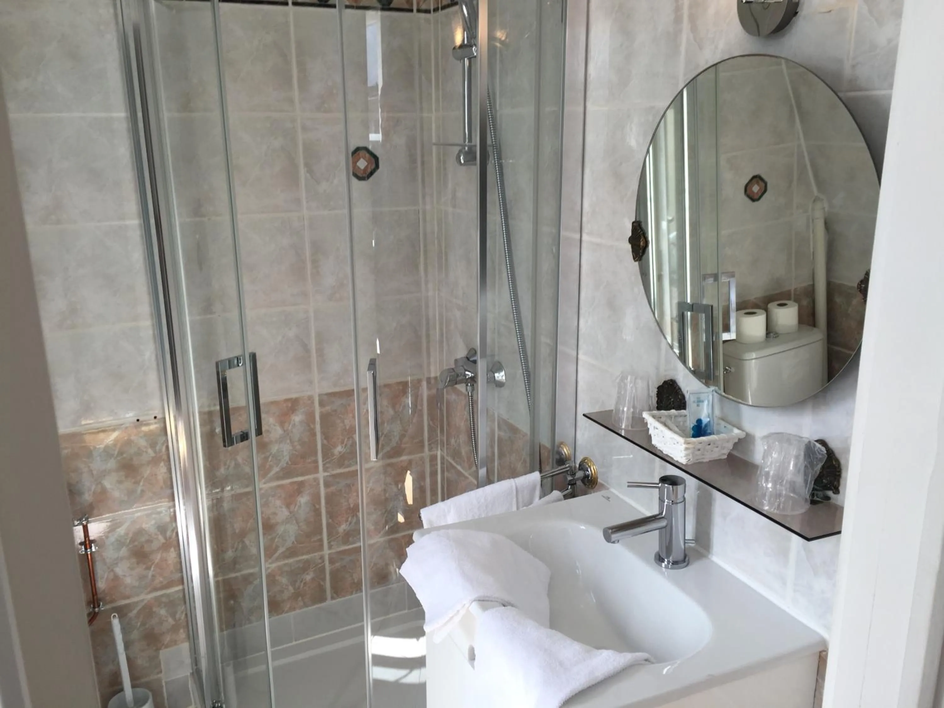 Bathroom in Hostellerie Normande