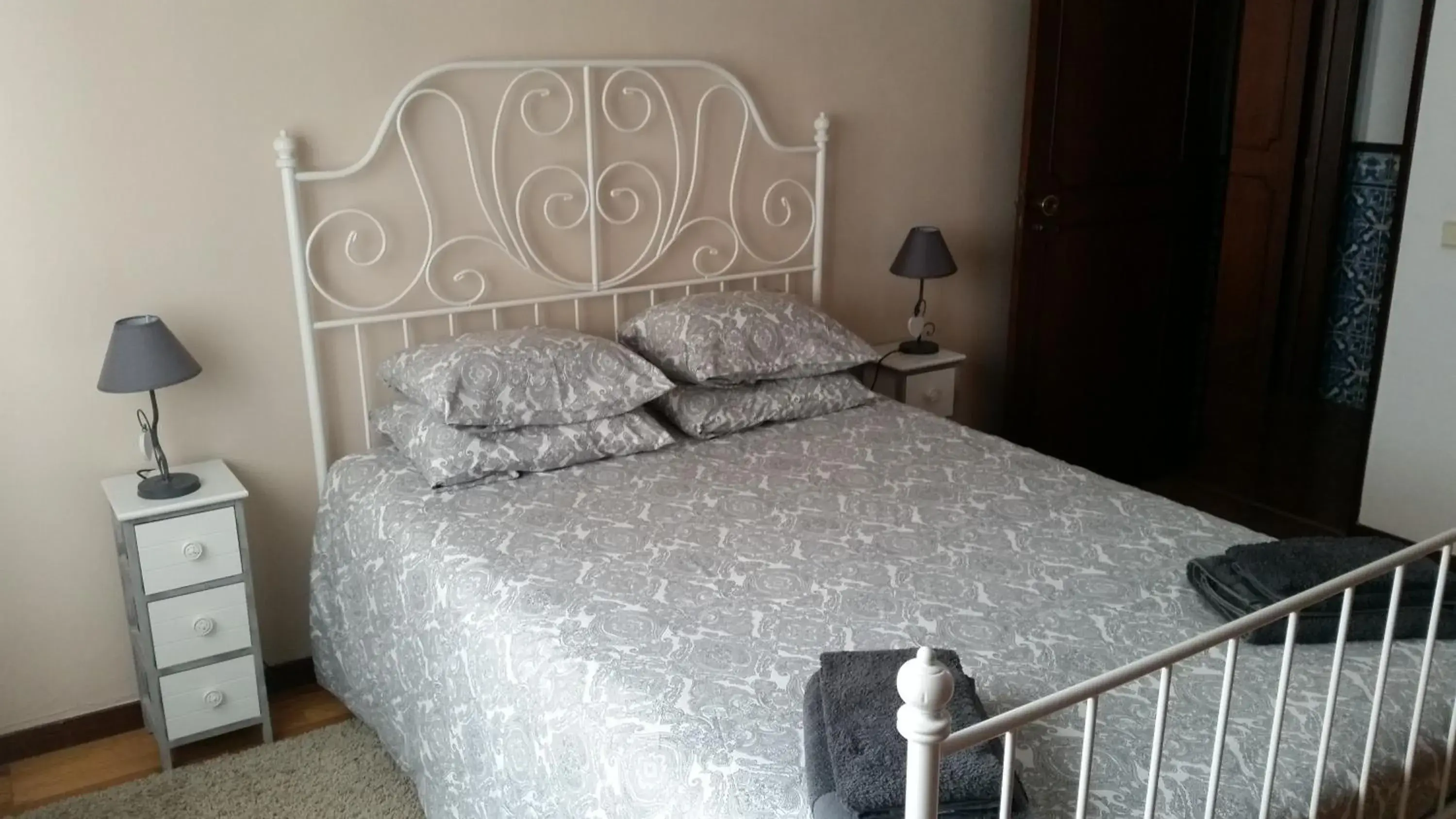 Spacious Central 2 Bedroom Apartment Spacious Central 2 Bedroom Apartment