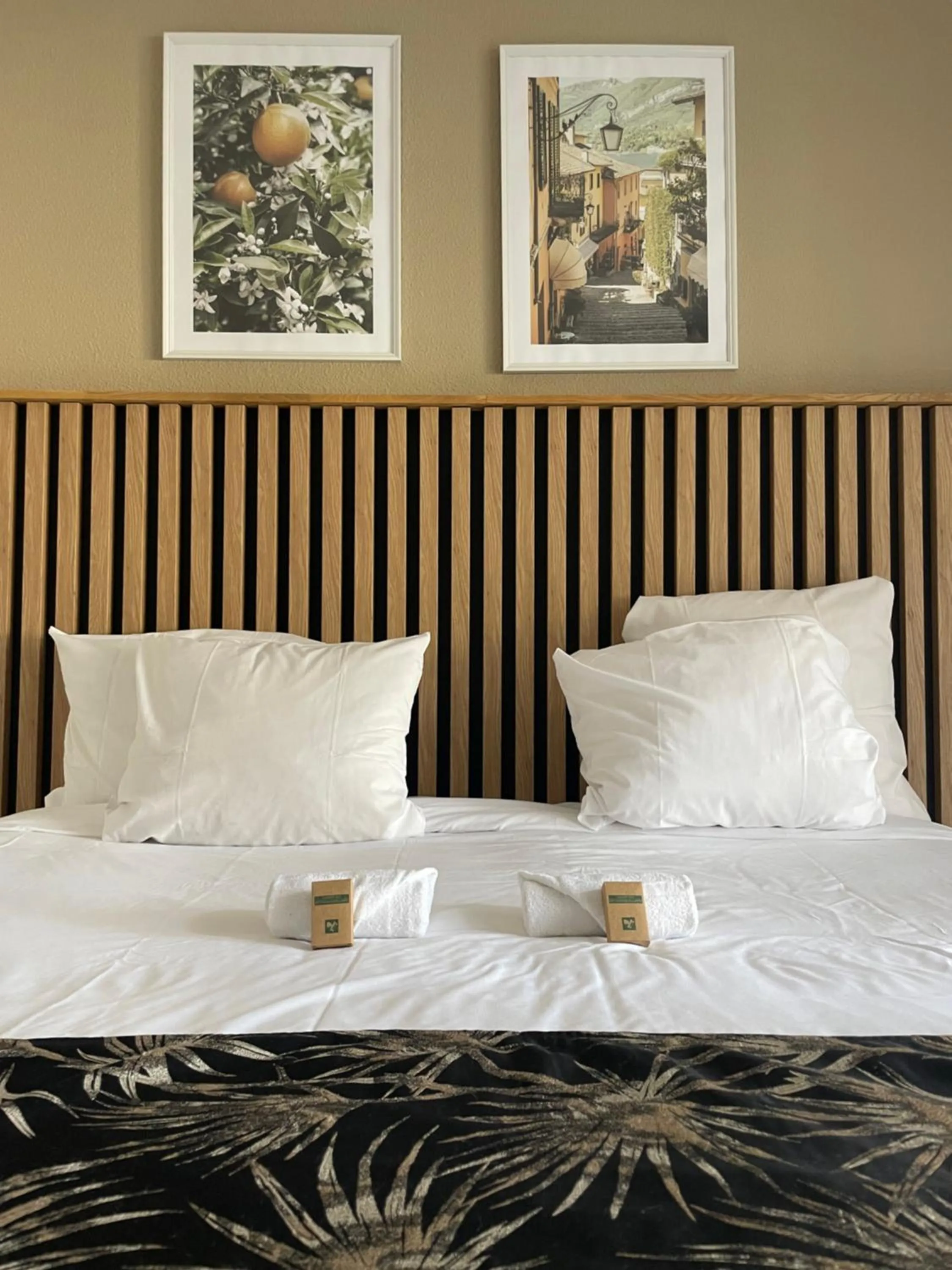 Bedroom, Bed in Acapella Hotel