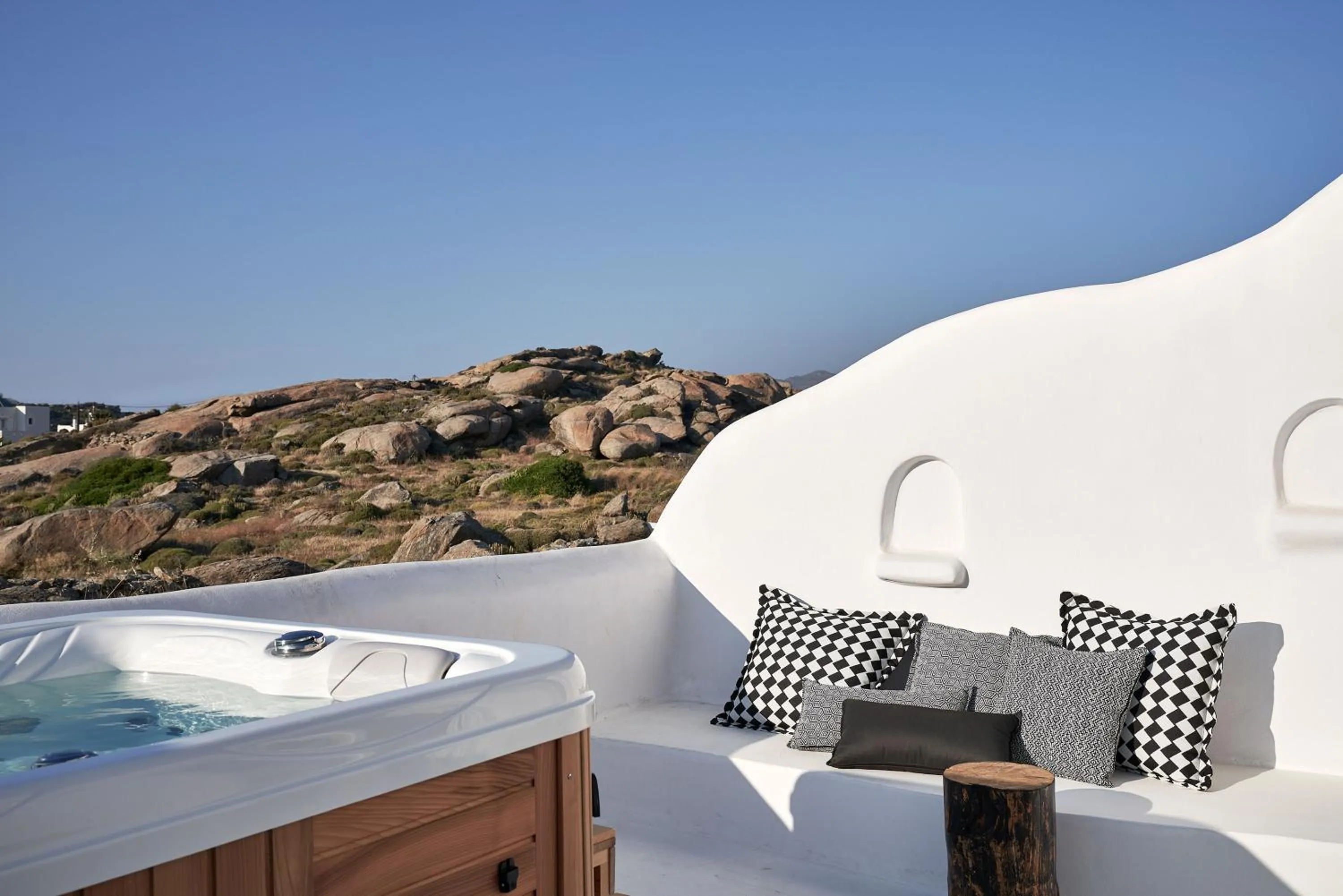 Hot Tub in Naxian Utopia | Luxury Villas & Suites