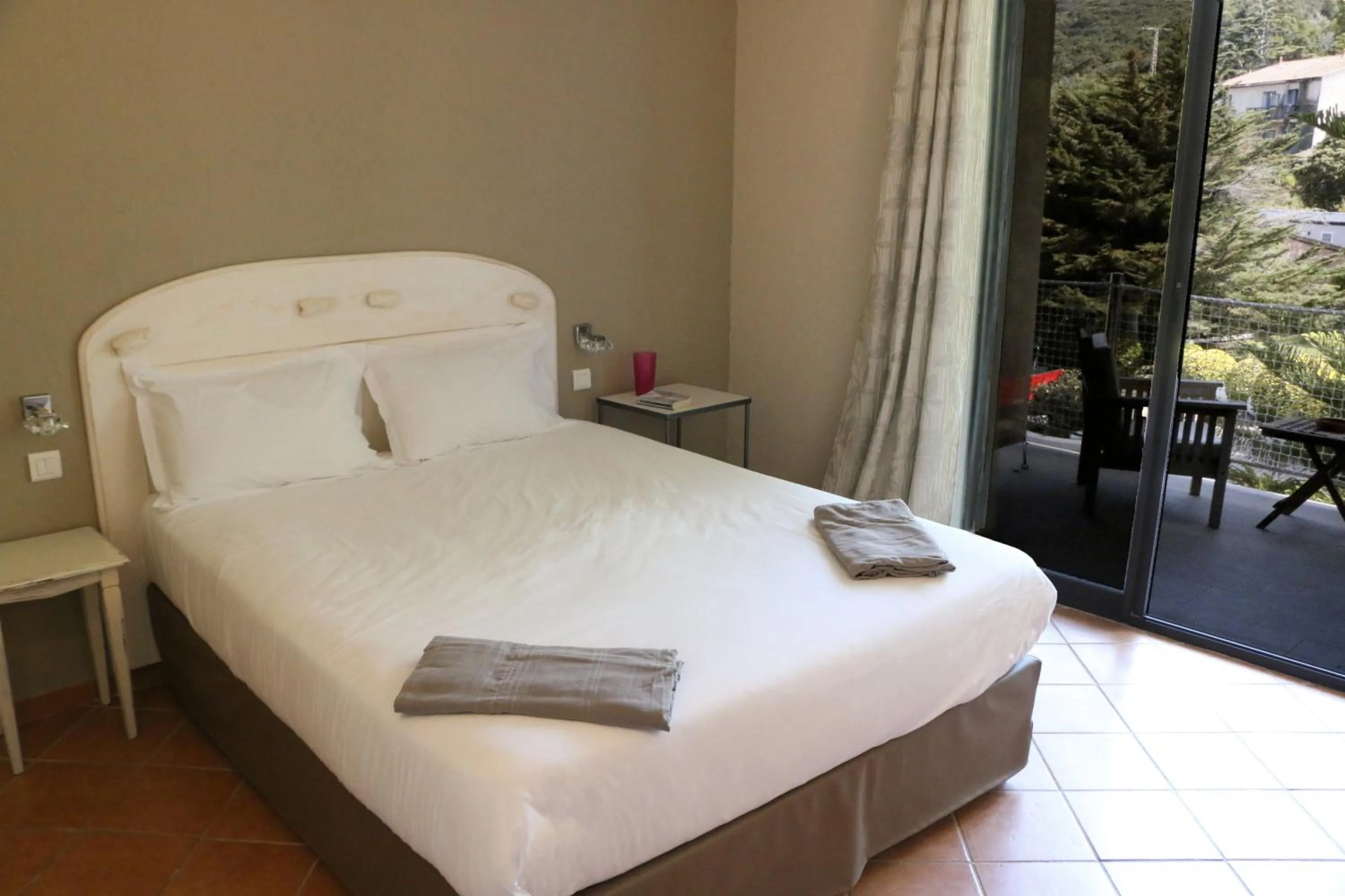 Photo of the whole room, Bed in Hôtel Castel d'Orcino