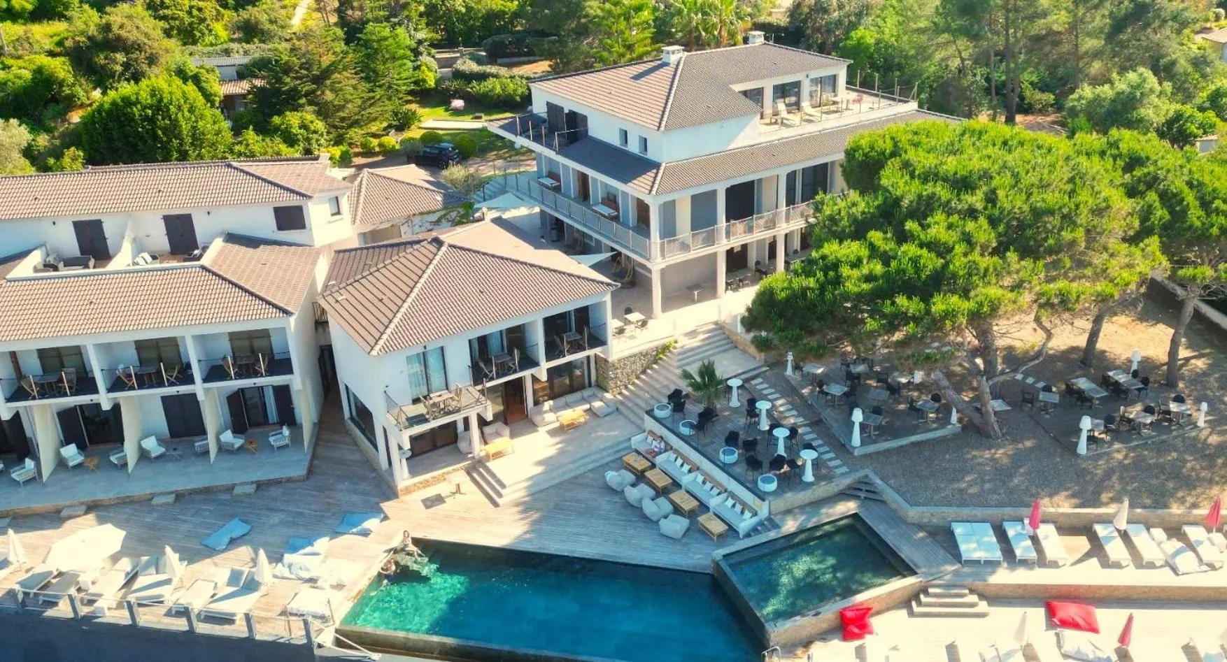 Property building in Hôtel Castel d'Orcino