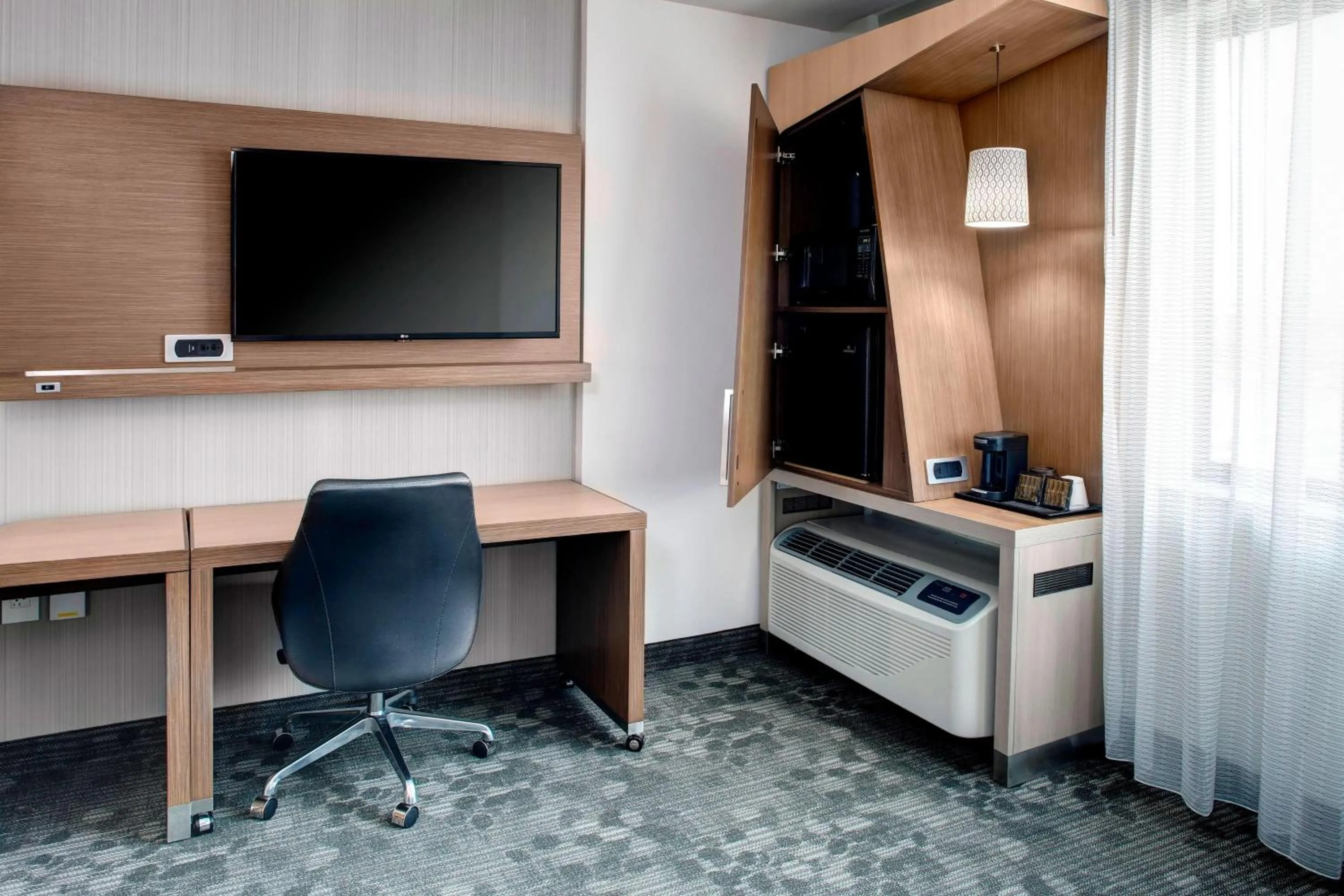 Photo of the whole room in Courtyard by Marriott Nashville Mount Juliet