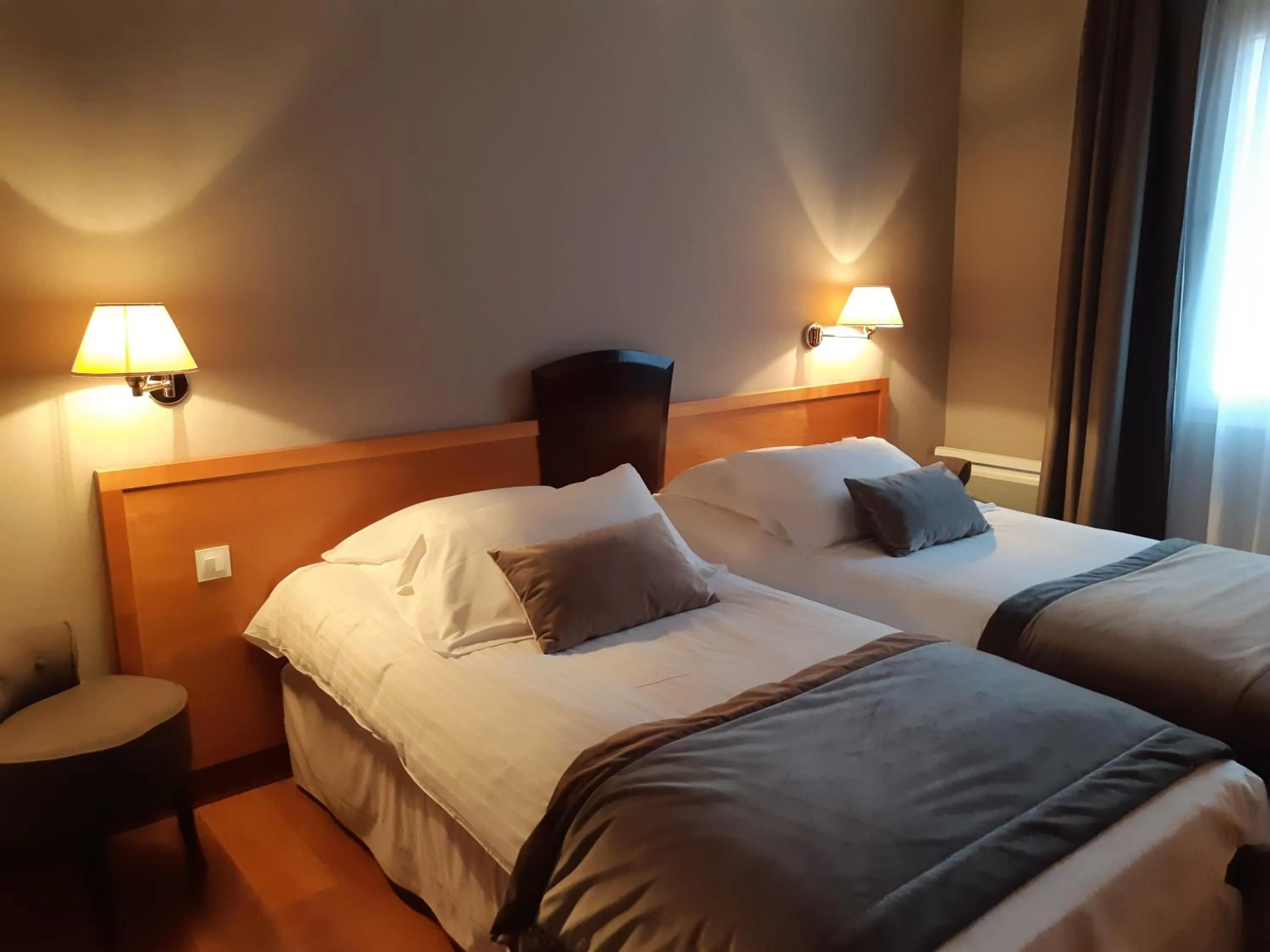 Bedroom, Bed in Hôtel & Restaurant Le Relais d'Aumale